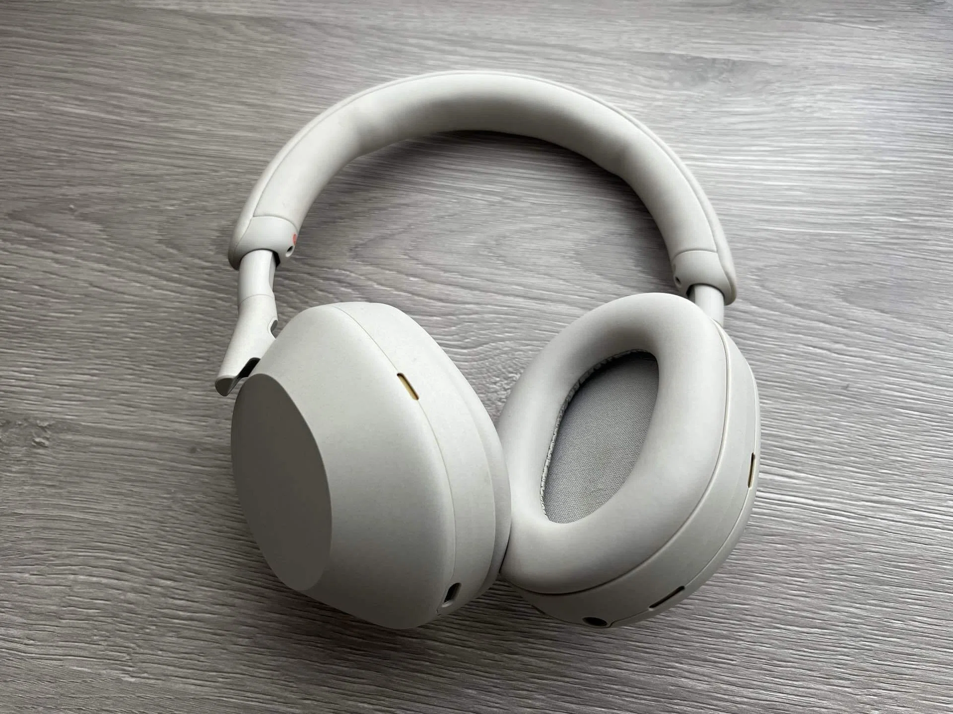SONY WH-1000XM5を3年半使った感想。AirPods Proと併用してわかった