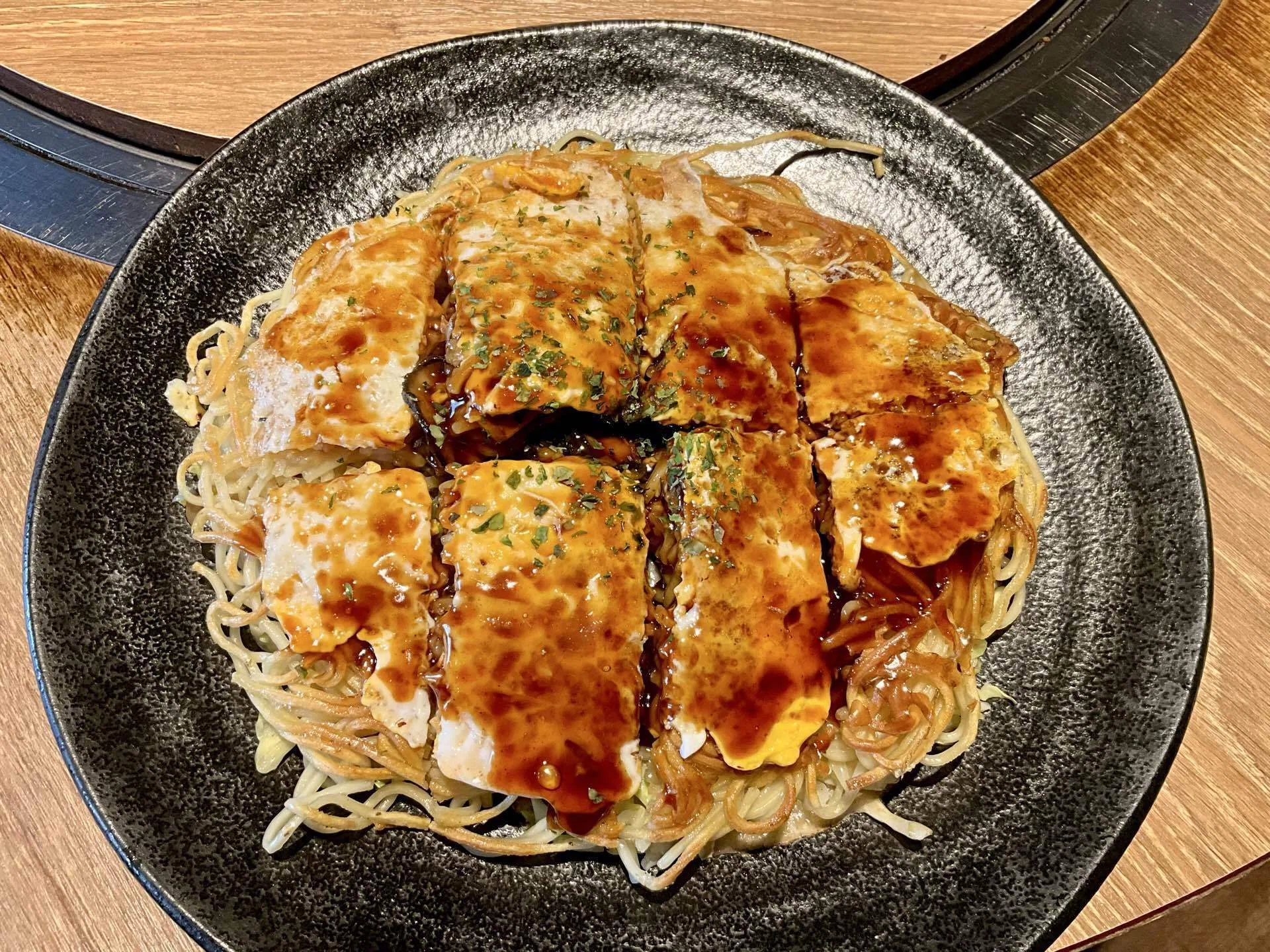 お好み焼き】みっちゃん 総本店 【新橋店】｜朝比奈 歩