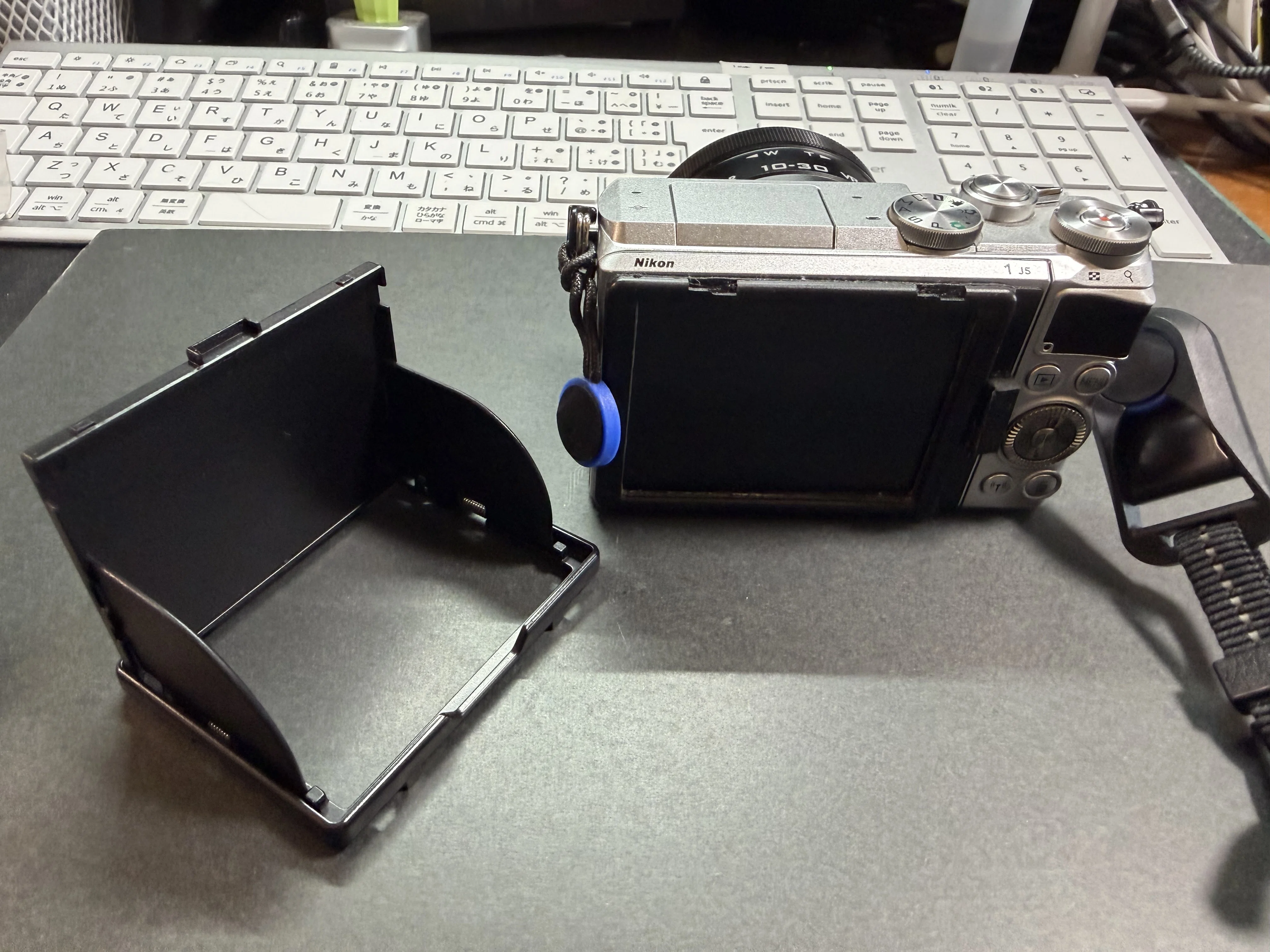 Nikon1 j5モニターの輝度が足りなくて快晴の昼間見にくいのでちょい