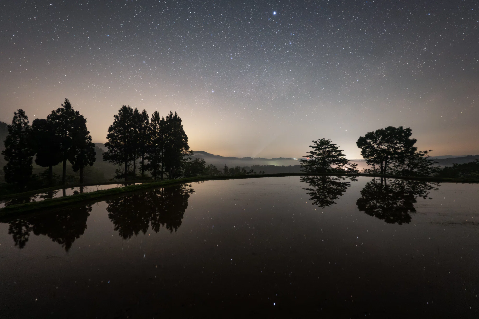 星峠の棚田で、天の川を待つ｜星空写真家 × 会社役員 | 「好き」を