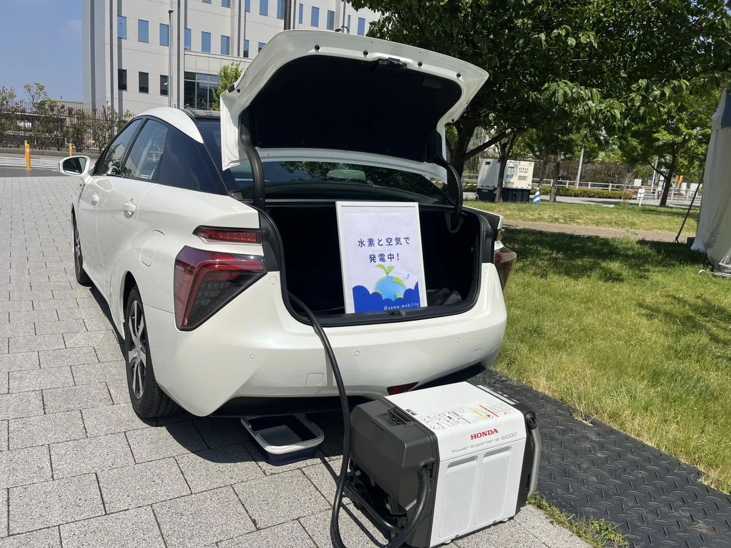 水素カー「ミライ」による給電協賛と「水素Wi-Fi」｜ZeMA / ジーマ