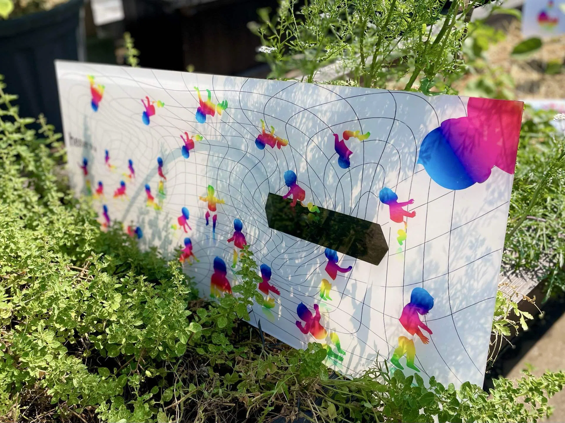 Heaven nor Hell Garden 運智萬 個展「天国でも地獄でもない庭」｜片