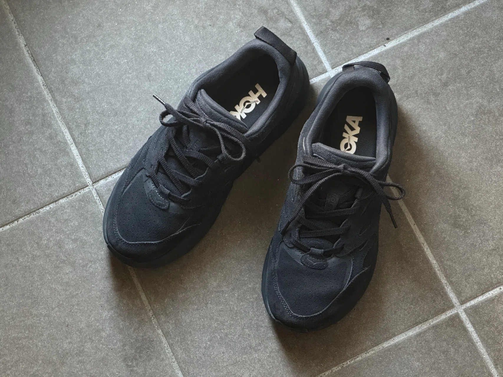 冬のスニーカーにHOKA CLIFTON L SUEDE BLACKを追加した｜りおつ