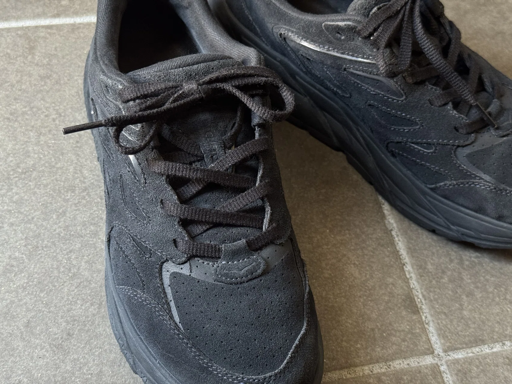 冬のスニーカーにHOKA CLIFTON L SUEDE BLACKを追加した｜りおつ