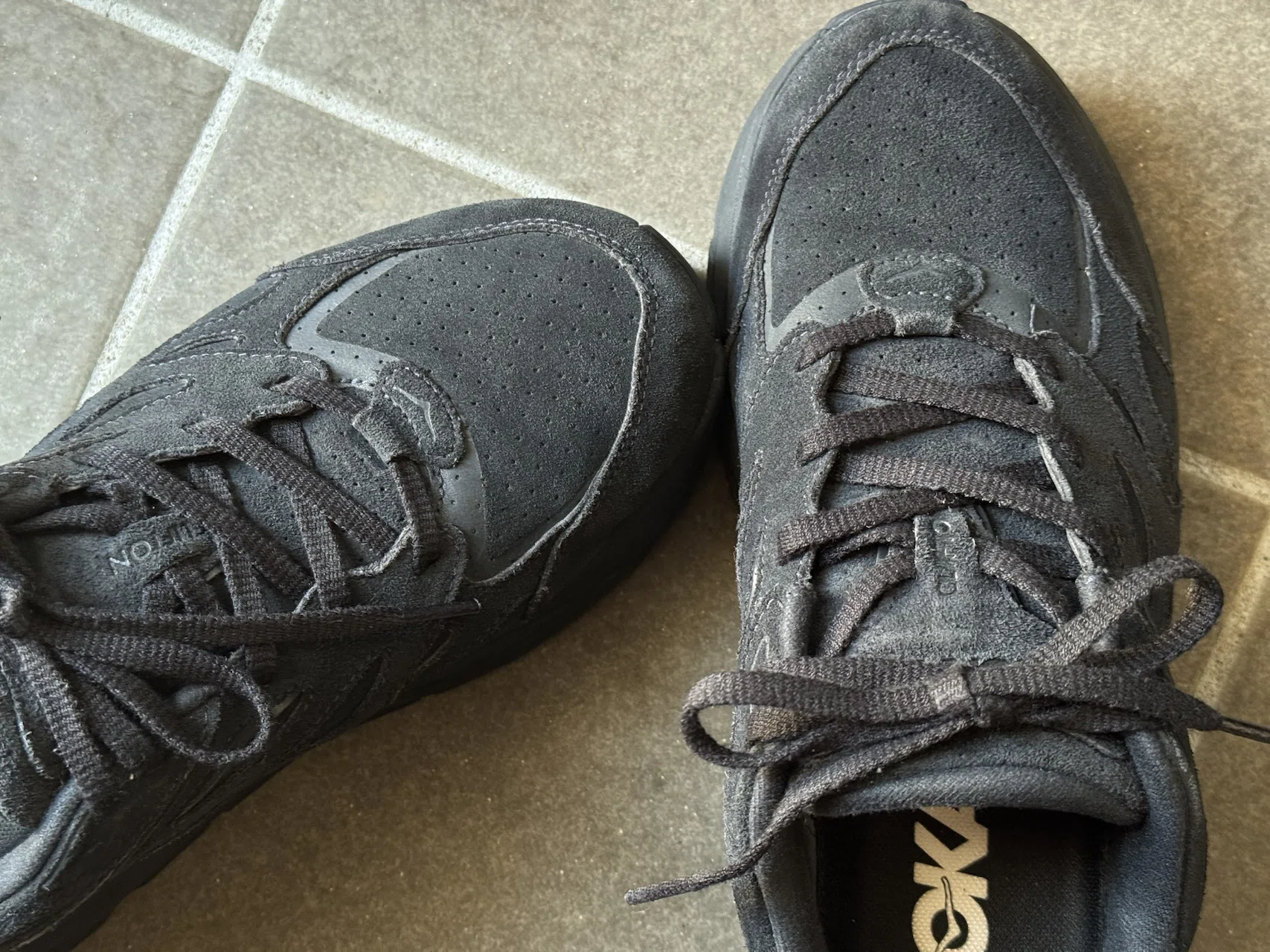冬のスニーカーにHOKA CLIFTON L SUEDE BLACKを追加した｜りおつ