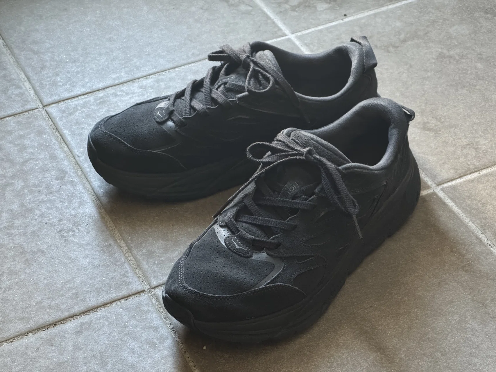 冬のスニーカーにHOKA CLIFTON L SUEDE BLACKを追加した｜りおつ