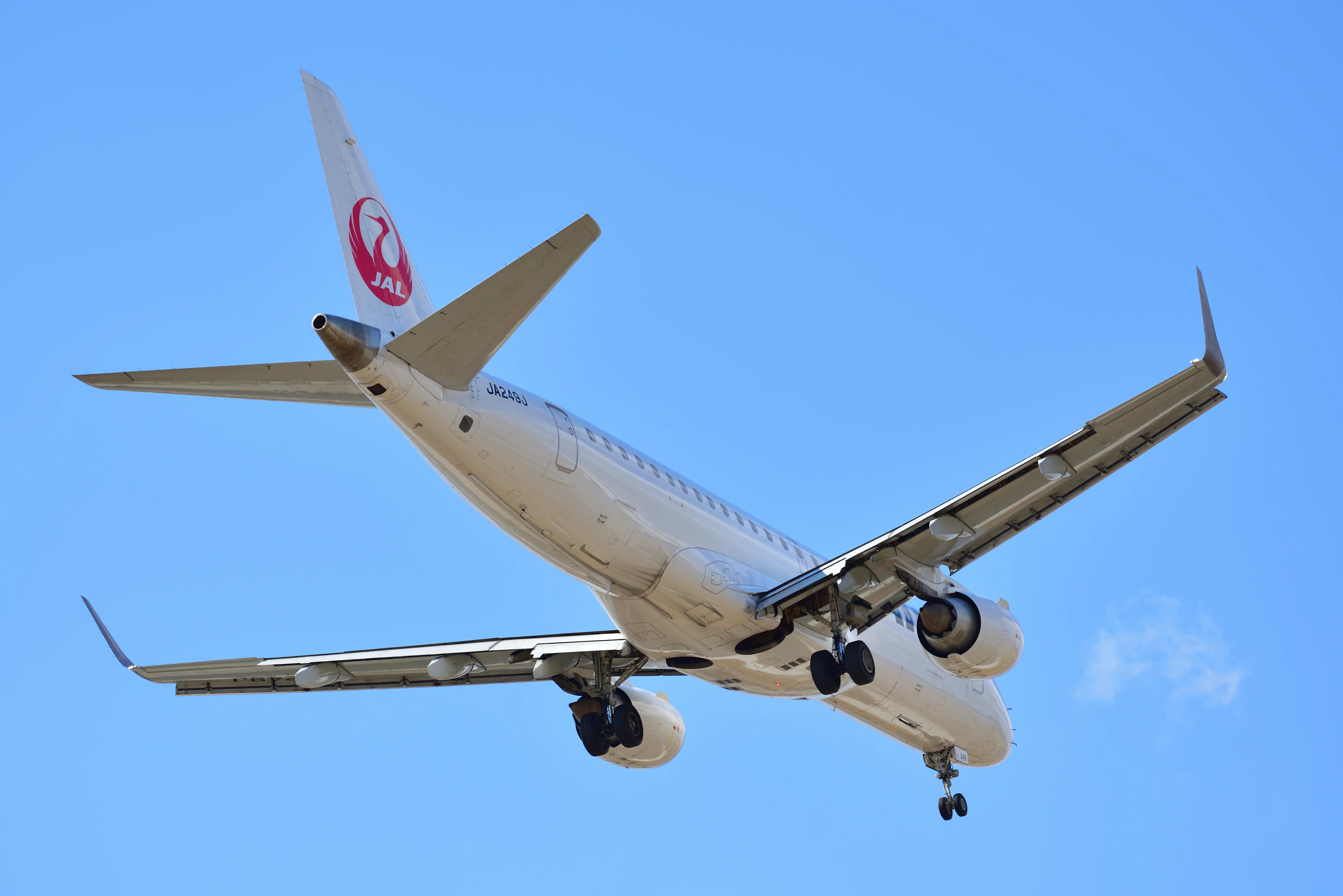 エンブラエル ERJ-190-100｜光と風のアルバム