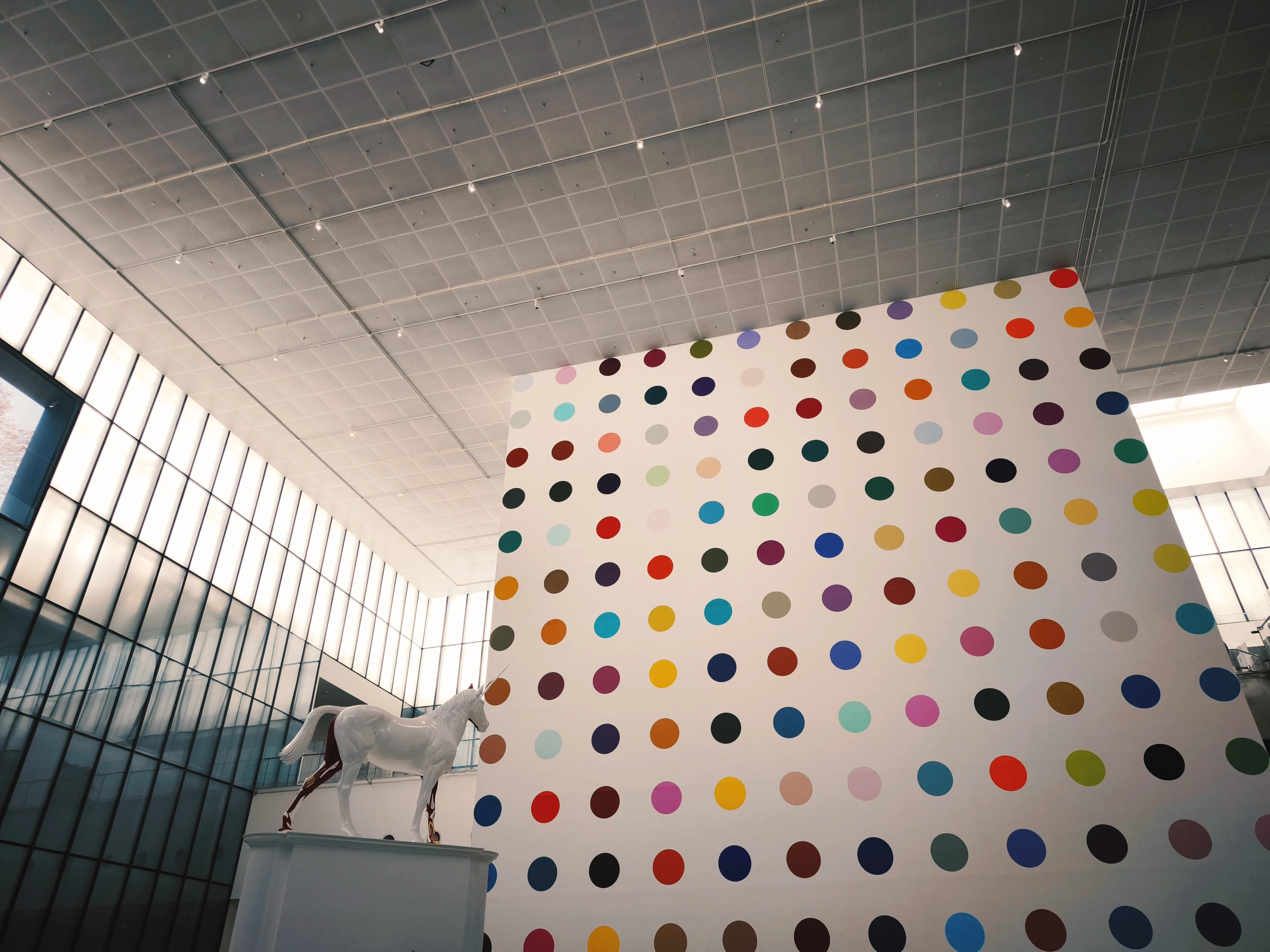 ダミアン・ハースト｜DAMIEN HIRST』のアジア最大規模の個展をMMCAで見