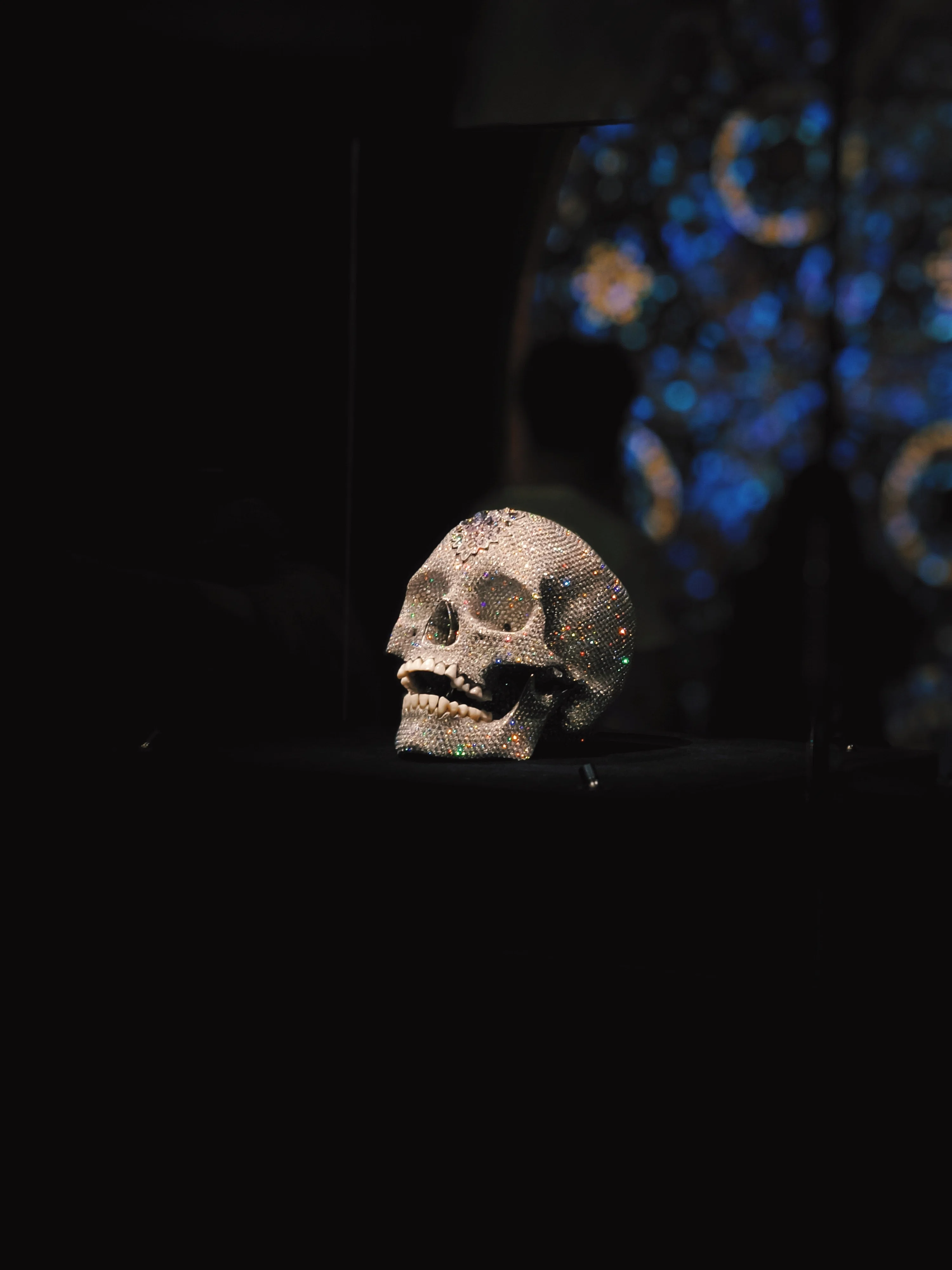 限定特殊マット額装品/ダミアンハースト/ダイヤモンドスカル05 ダミアン・ハースト｜DAMIEN HIRST』のアジア最大規模の個展をMMCAで見