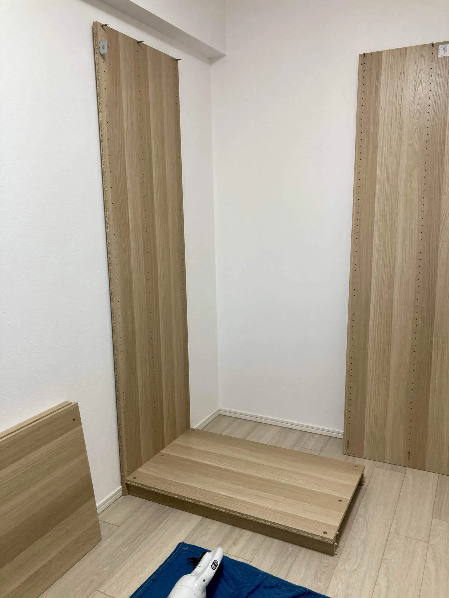 IKEA PAXの組立方法🛠️ 狭い部屋でも可能！ 起こしたまま組み立てる