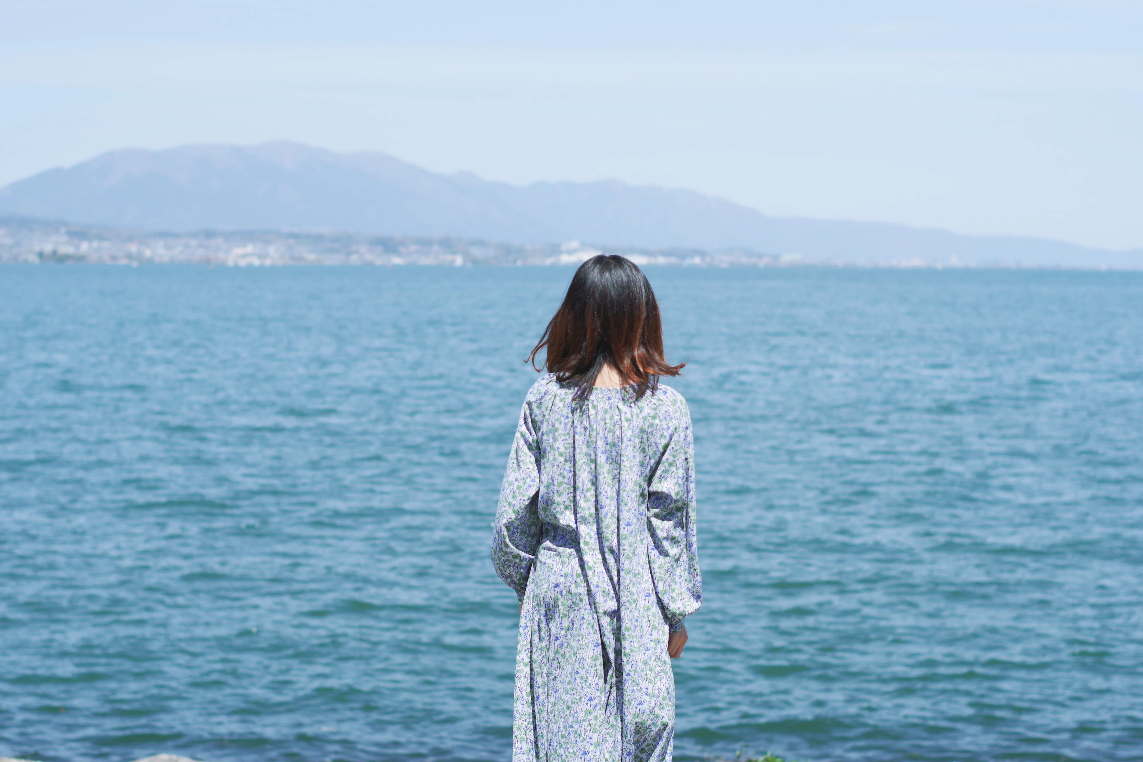 【大】海辺の潮風と太陽で天然エイジングされた無垢古木を使った壁掛けミラーNO.1 自分で決めたい」その一歩が暮らしを変えた。全国を旅したmisakiさんが