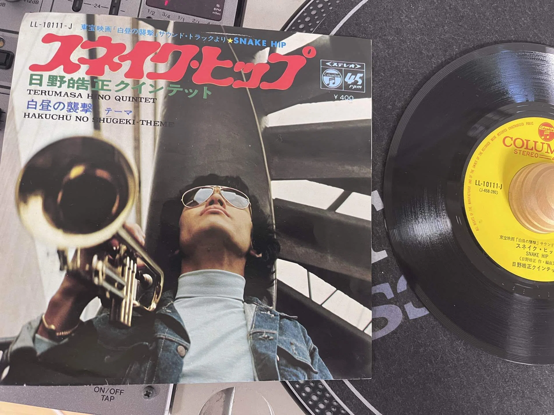 反っていたレコードが、いつの間にか直っていました。レコード業界の