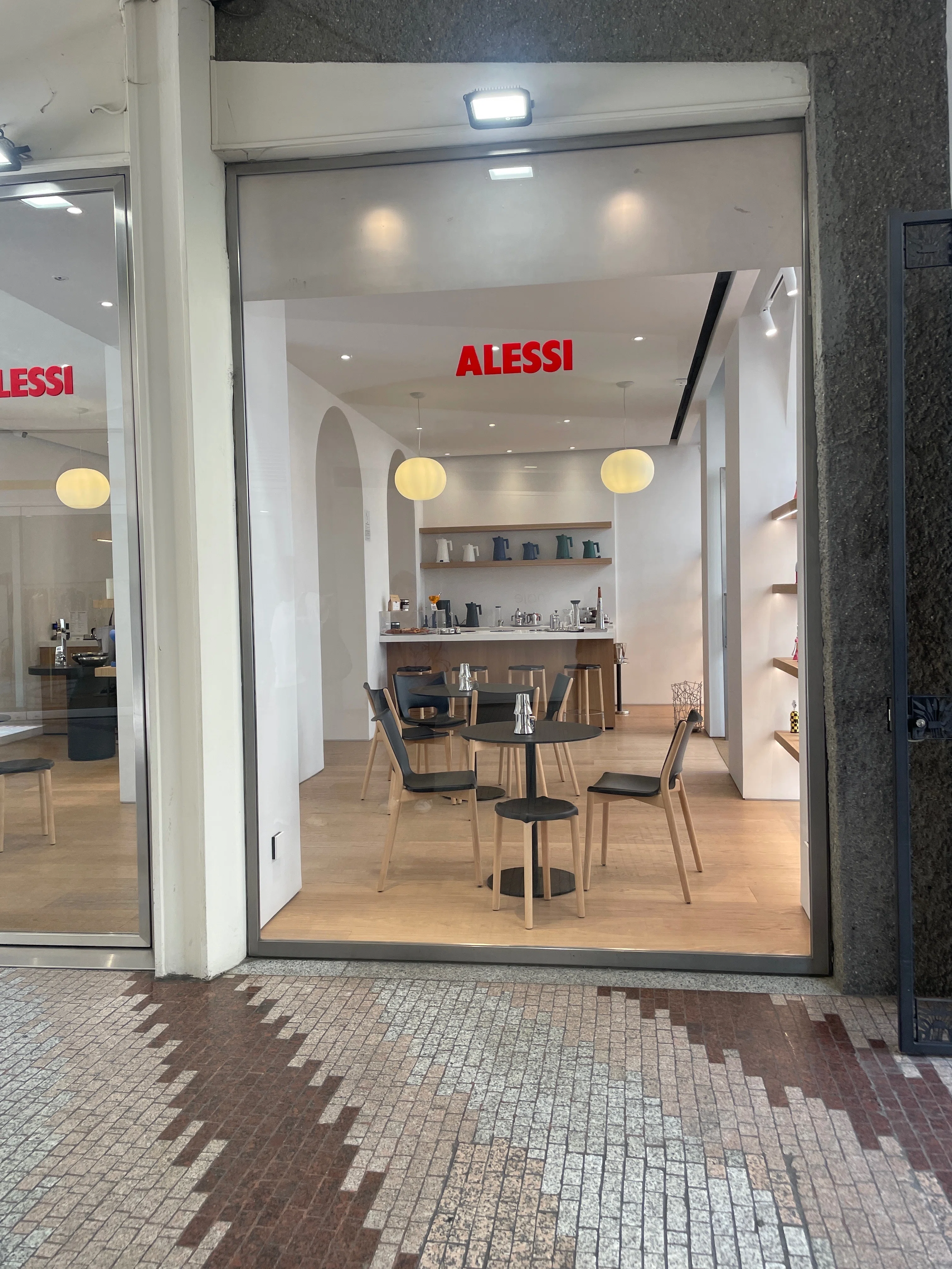 2026年4月ミラノでオープン、アレッシ（Alessi）のカフェ訪問レポート