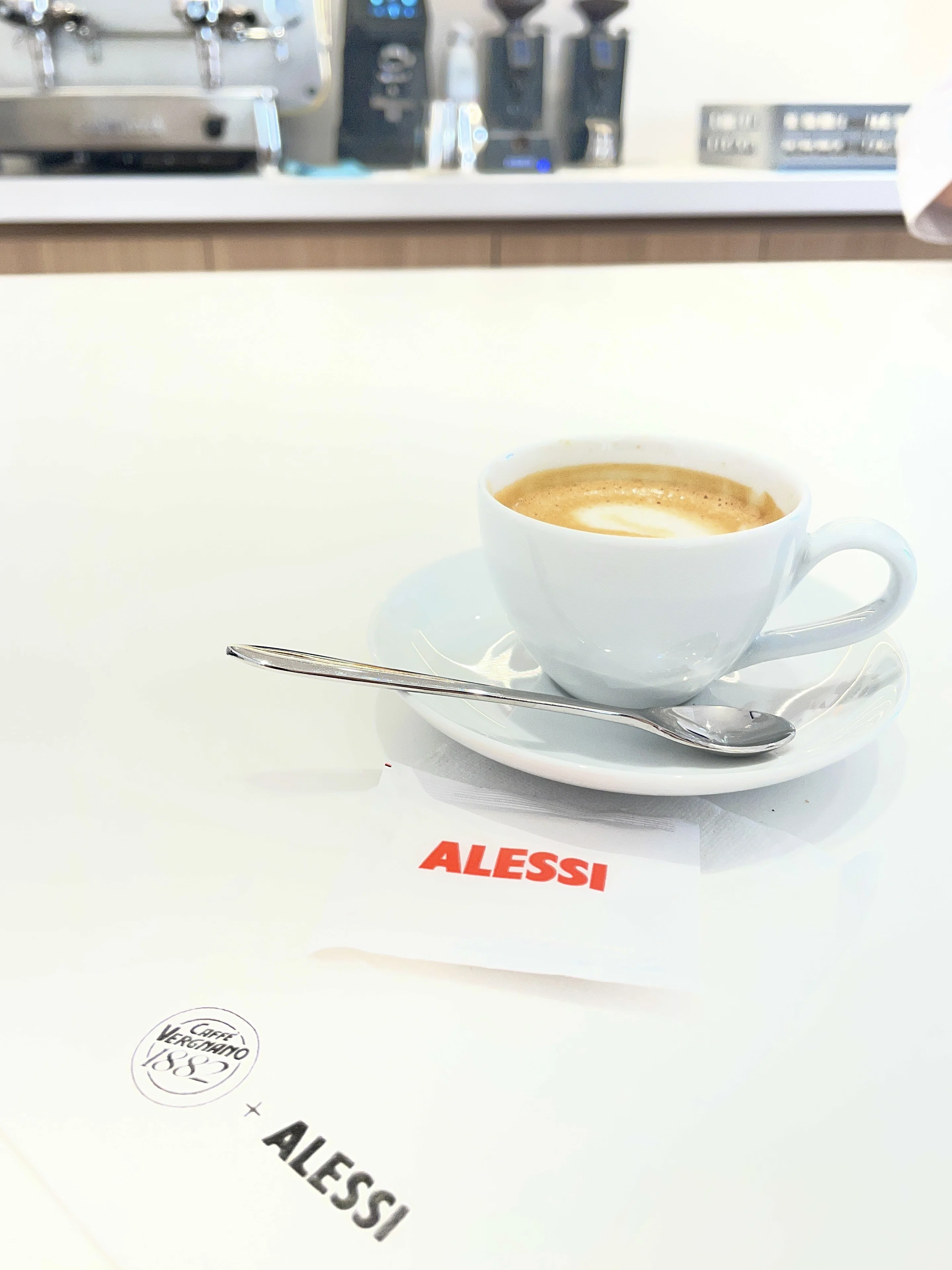 2026年4月ミラノでオープン、アレッシ（Alessi）のカフェ訪問レポート