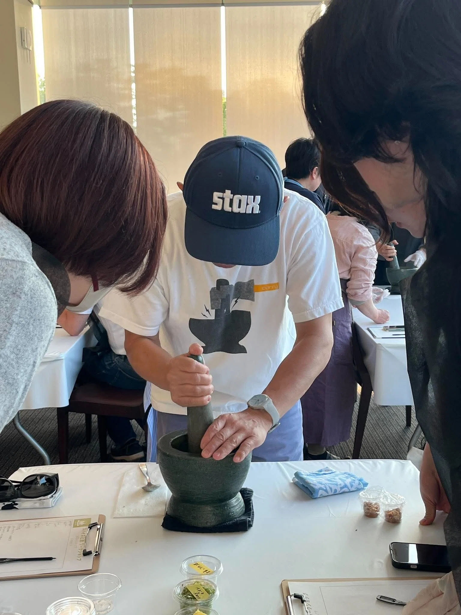 石臼　写っているのがすべて 石臼はリズミカルに叩きましょう。｜水野仁輔