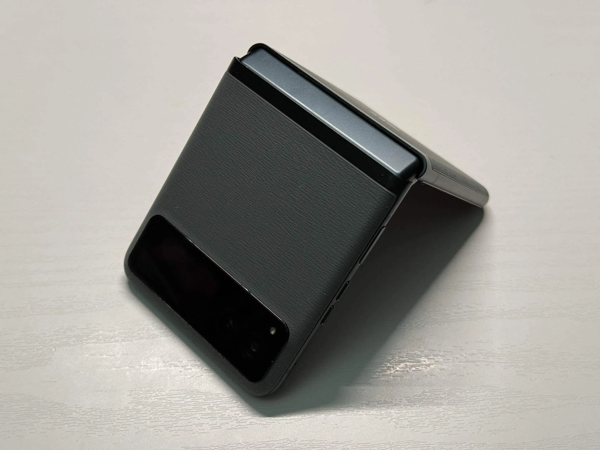 今motorola razr 40sを購入してみて良かった｜もつ