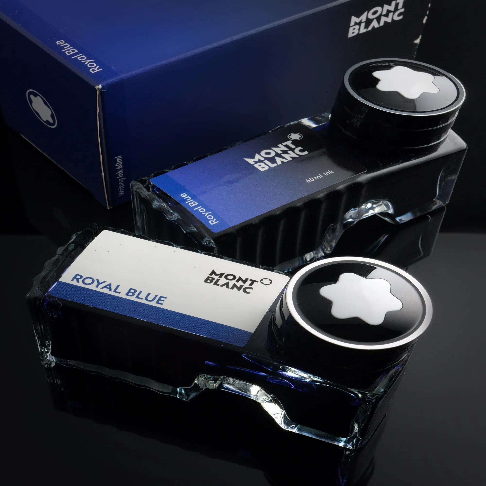 紫の揺らぎを帯びた、思索の青 ― Montblanc Royal Blue｜Hideo Takehara