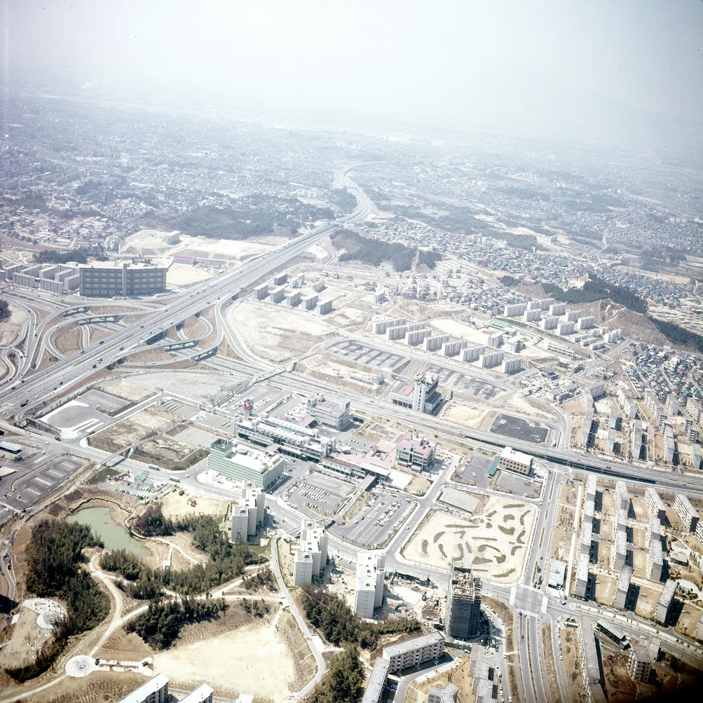 １９８１年撮影 豊中市千里ニュータウン航空写真 豊中90年の歩み 写真から紐解くまちの記憶 Vol.2（1963年～1981年