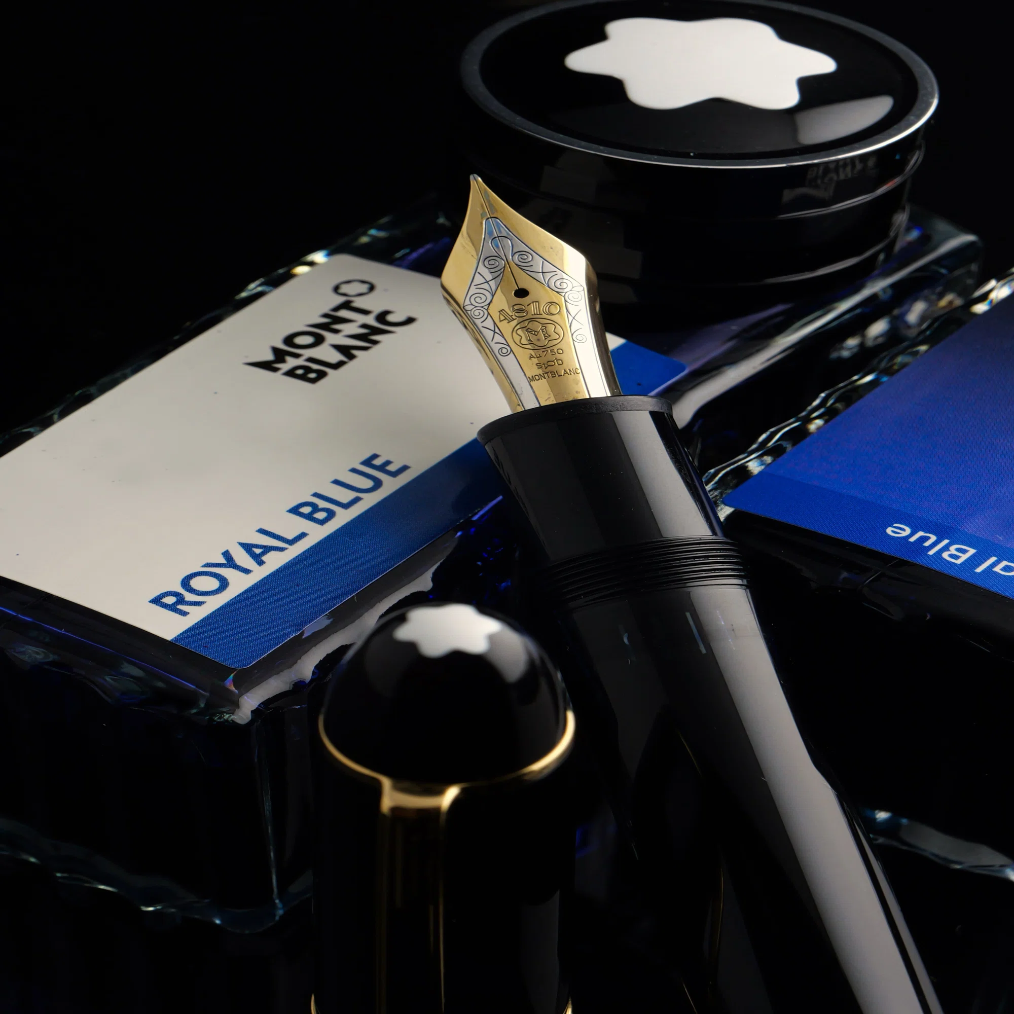 紫の揺らぎを帯びた、思索の青 ― Montblanc Royal Blue｜Hideo Takehara