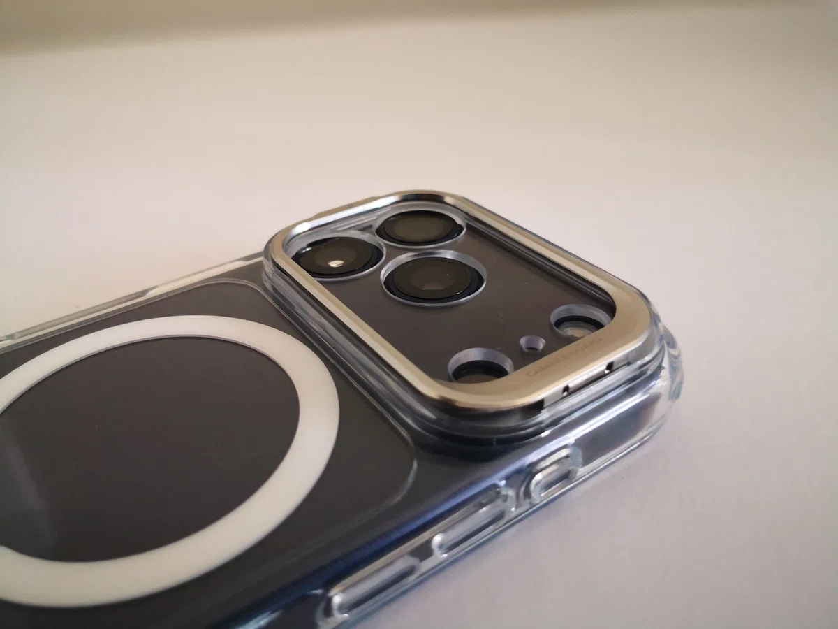 ESRクリアケースを装着したiPhone17Pro