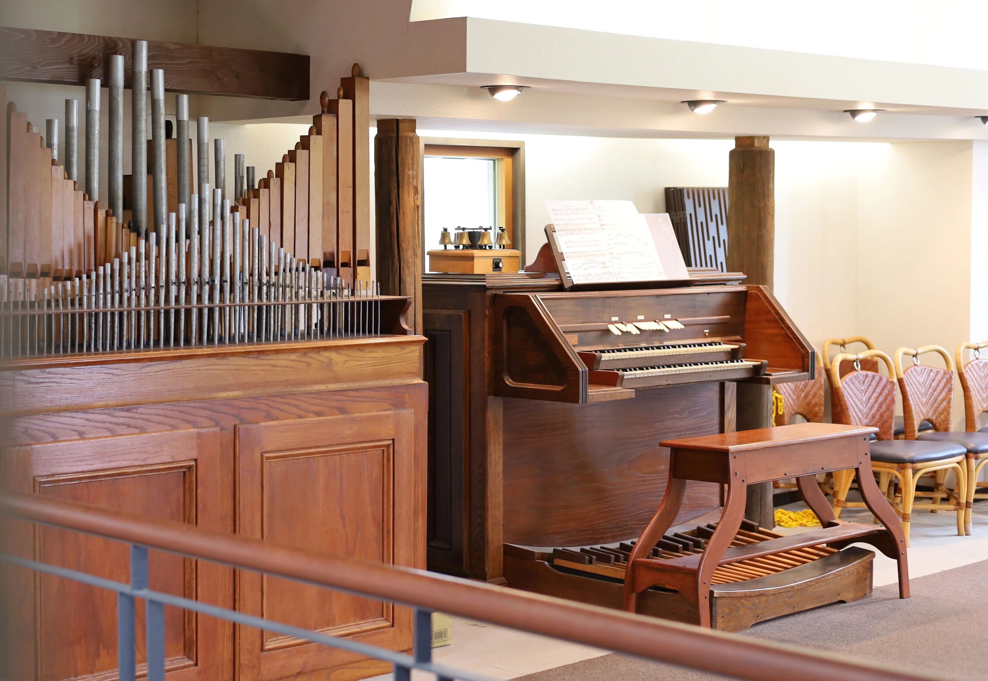 老人とパイプがGERSHWIN PIANOを弾く写真【即購入OK‼️】 34 Value Found Only Here ② | The Music Hall is a Resonating