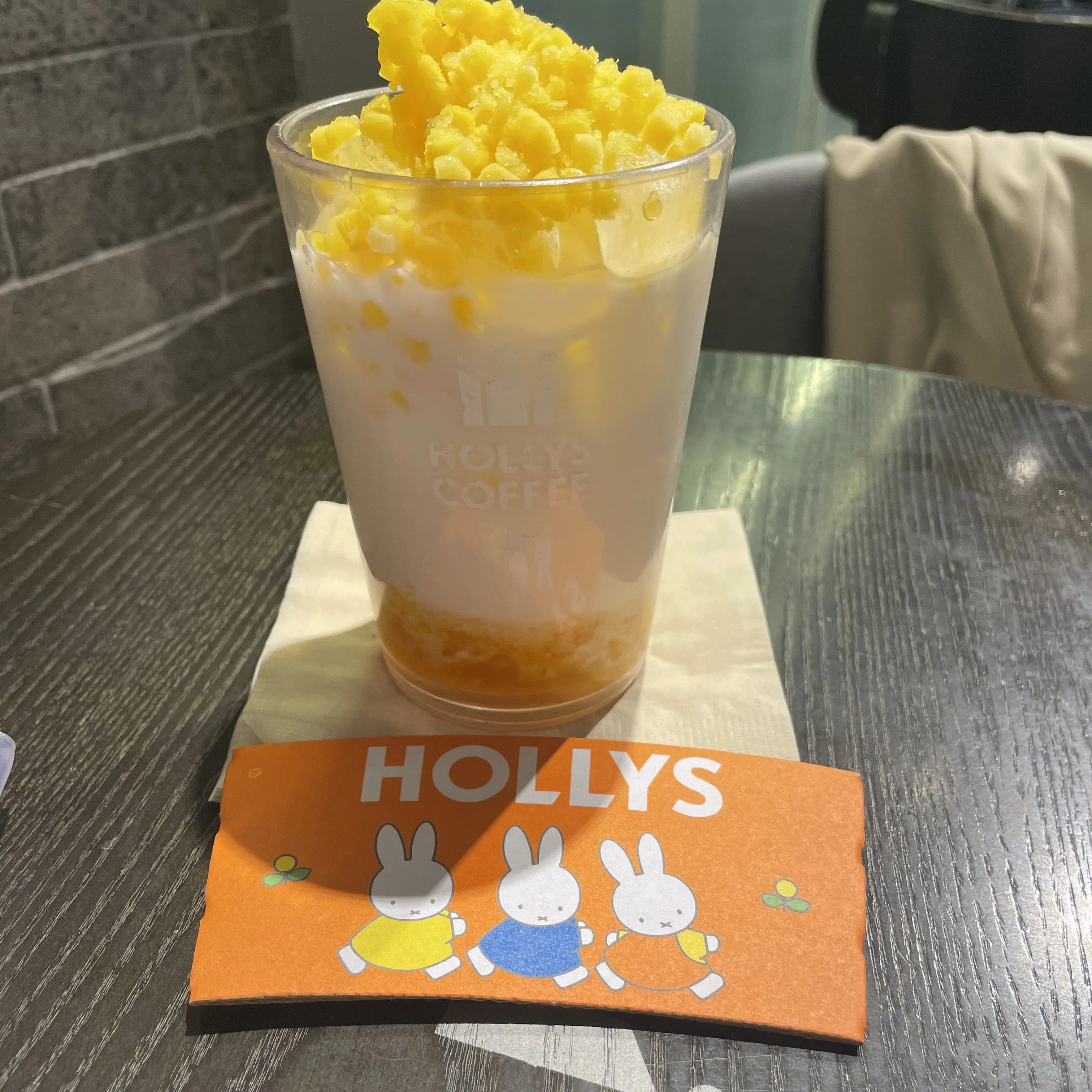 韓国Hollys(ハリス) × ミッフィーコラボの椅子を買った日🐇｜わにやま