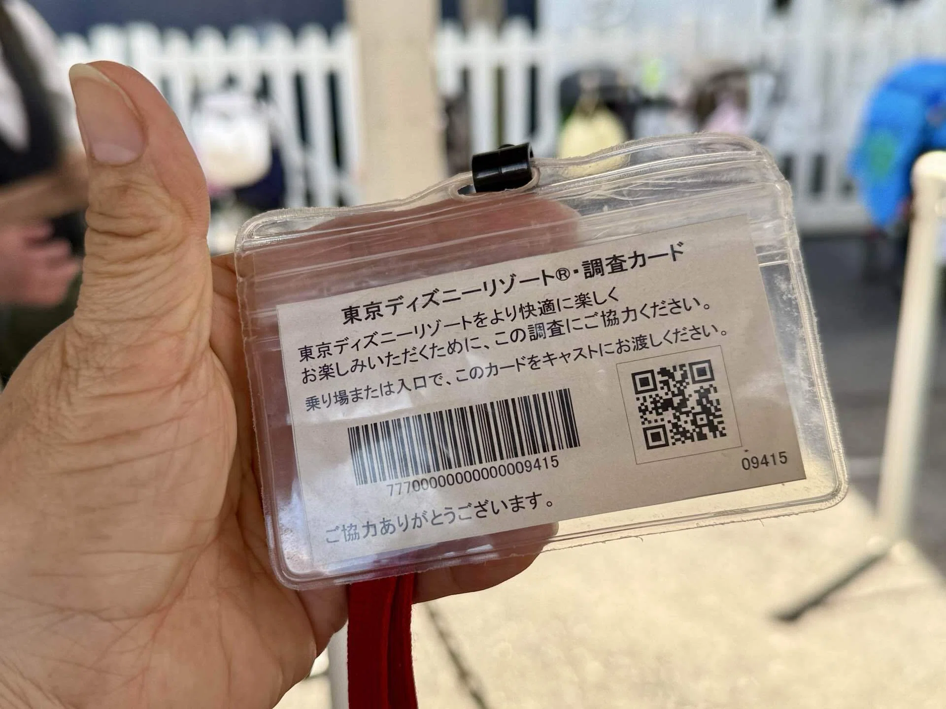 25周年のTDSへ！キャストさんのネームプレートサービスに感動｜中村