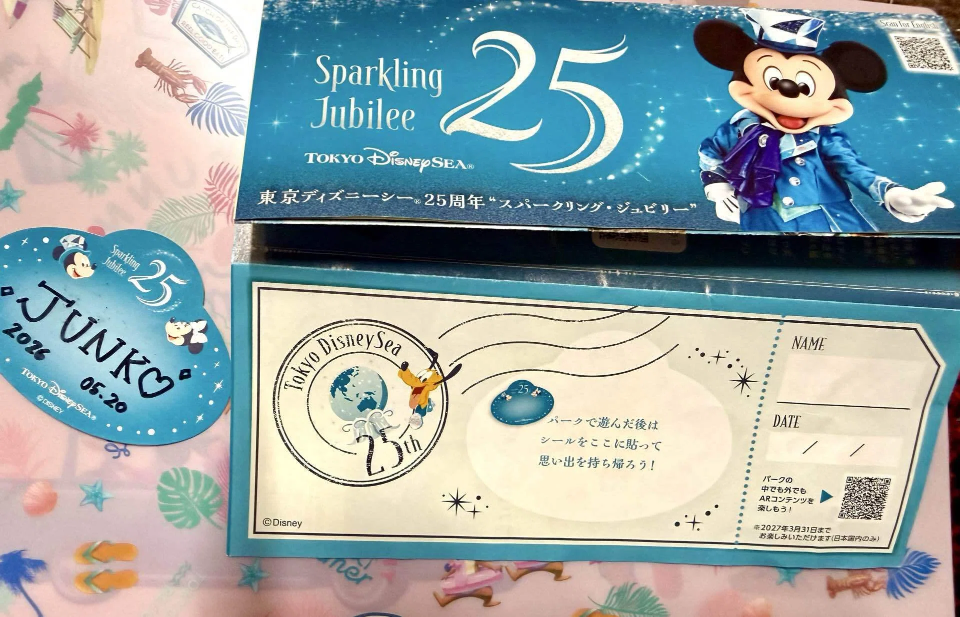 25周年のTDSへ！キャストさんのネームプレートサービスに感動｜中村