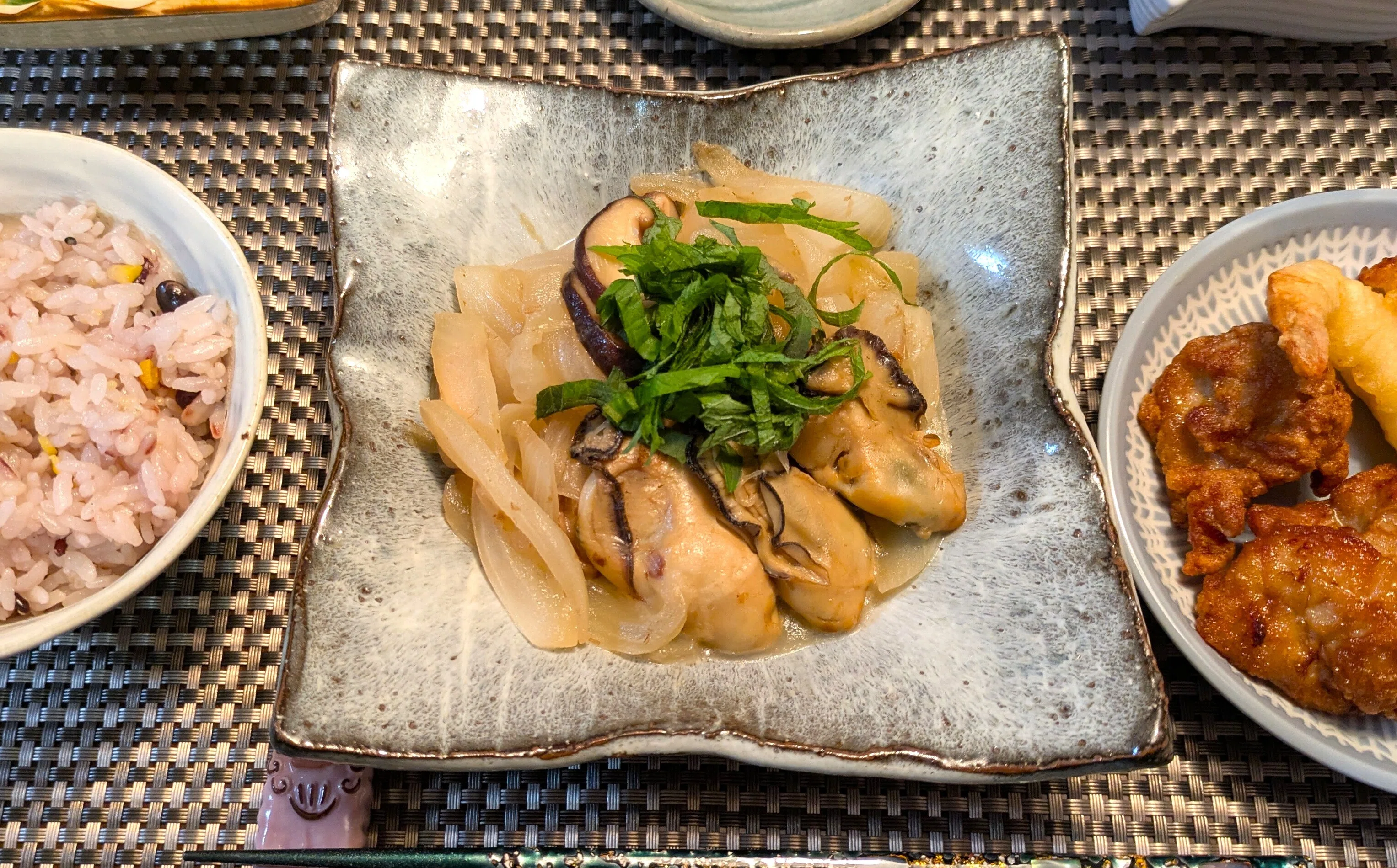 昨日の夜ごはん｜牡蠣と新玉ねぎのレモン醤油炒め＆台湾パインを買っ
