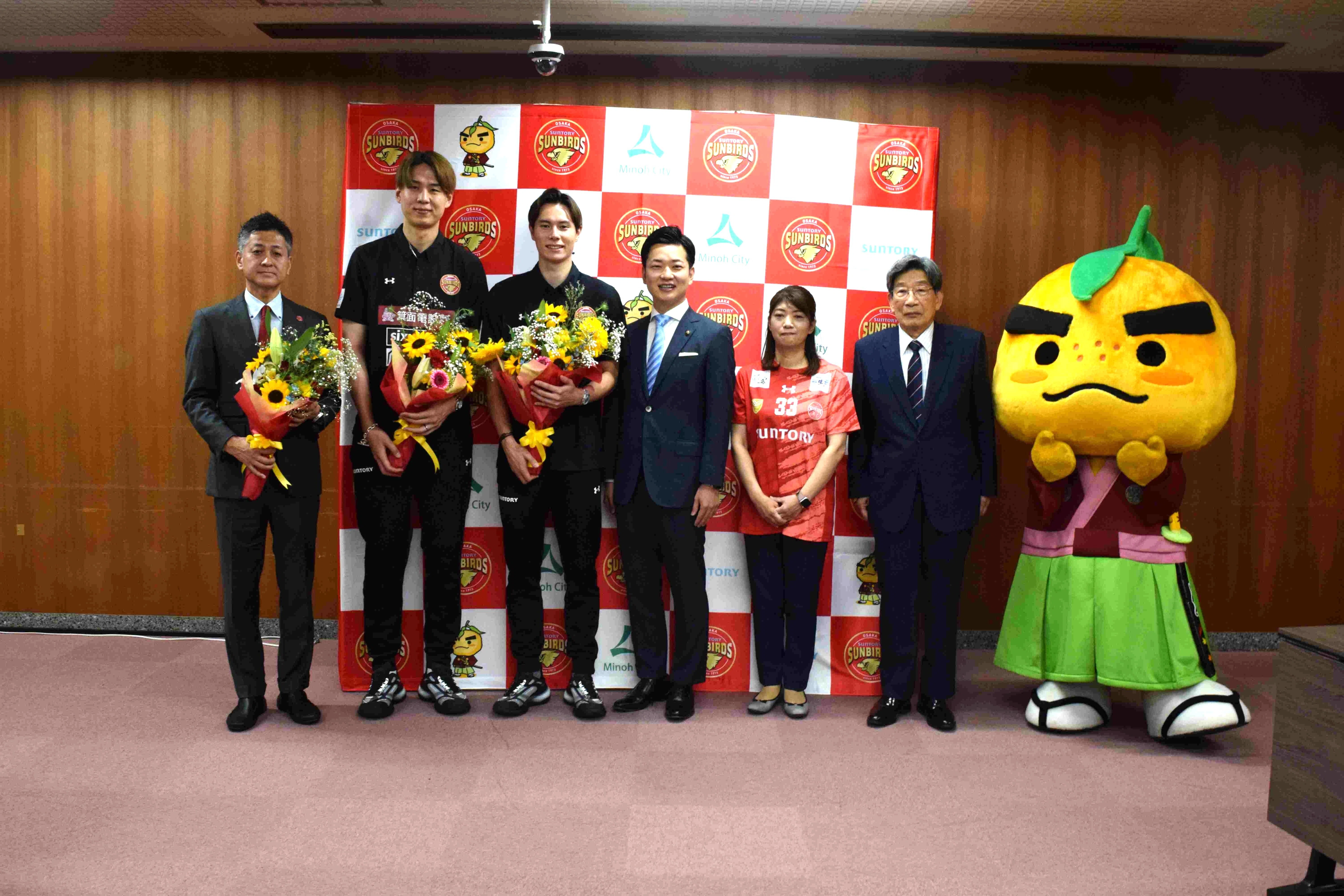 サントリーサンバーズ大阪 高橋藍選手、小野寺太志選手らが表敬訪問