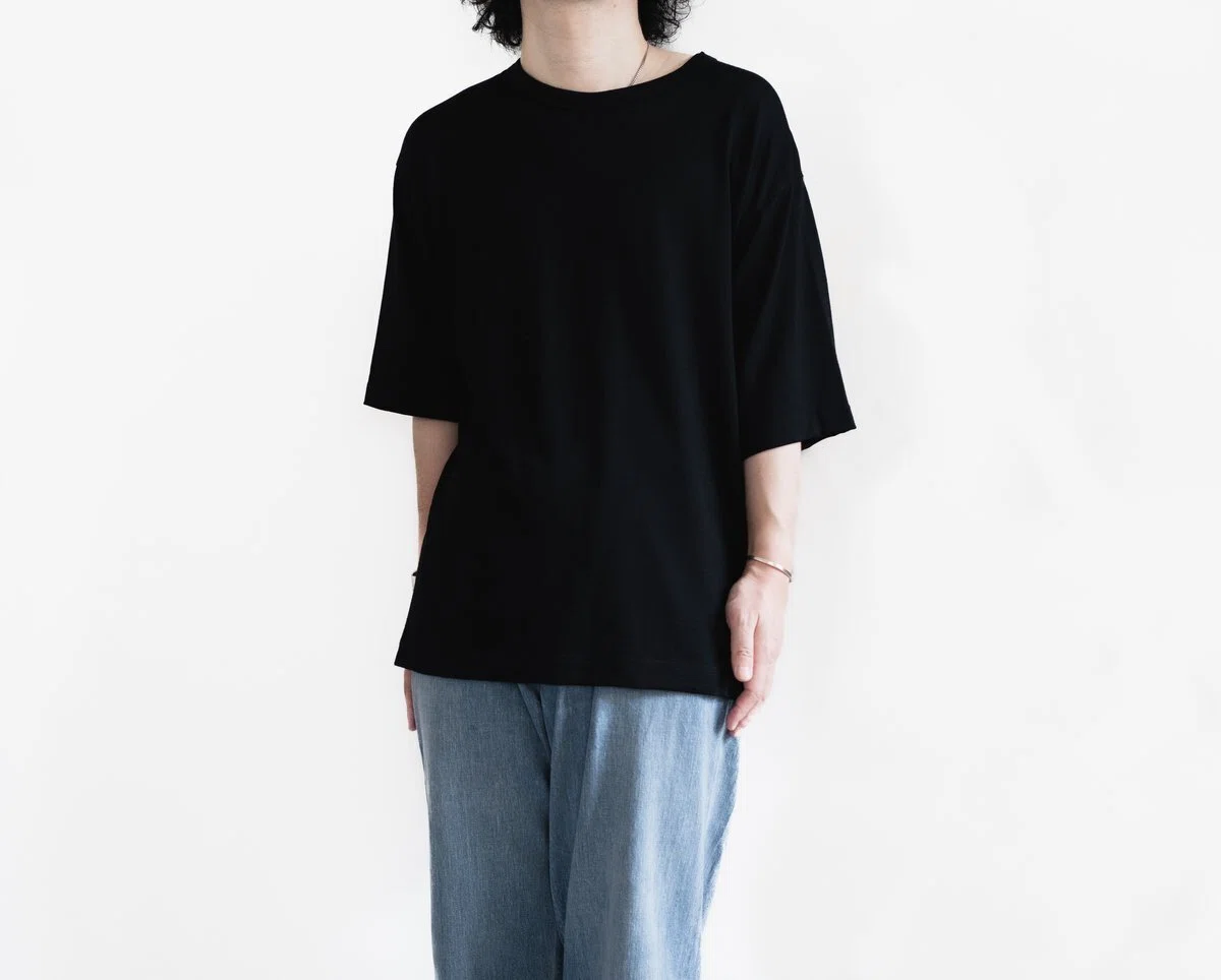 流石に4万円のCOMOLI（コモリ）のウールTは買えない…そんな人に送る 