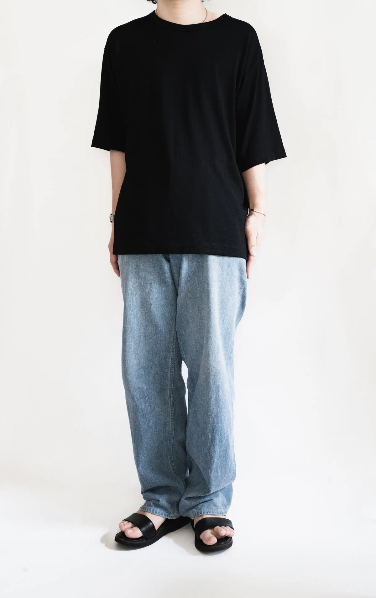 流石に4万円のCOMOLI（コモリ）のウールTは買えない…そんな人に送る