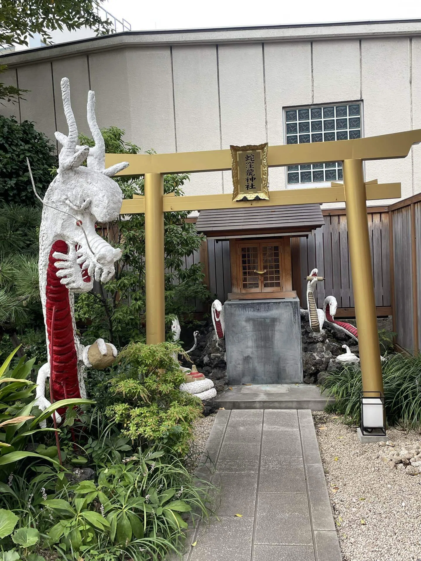 蛇窪神社⛩️ 【東京都】🐍白蛇様のエネルギーを感じる開運神社✨｜kiki