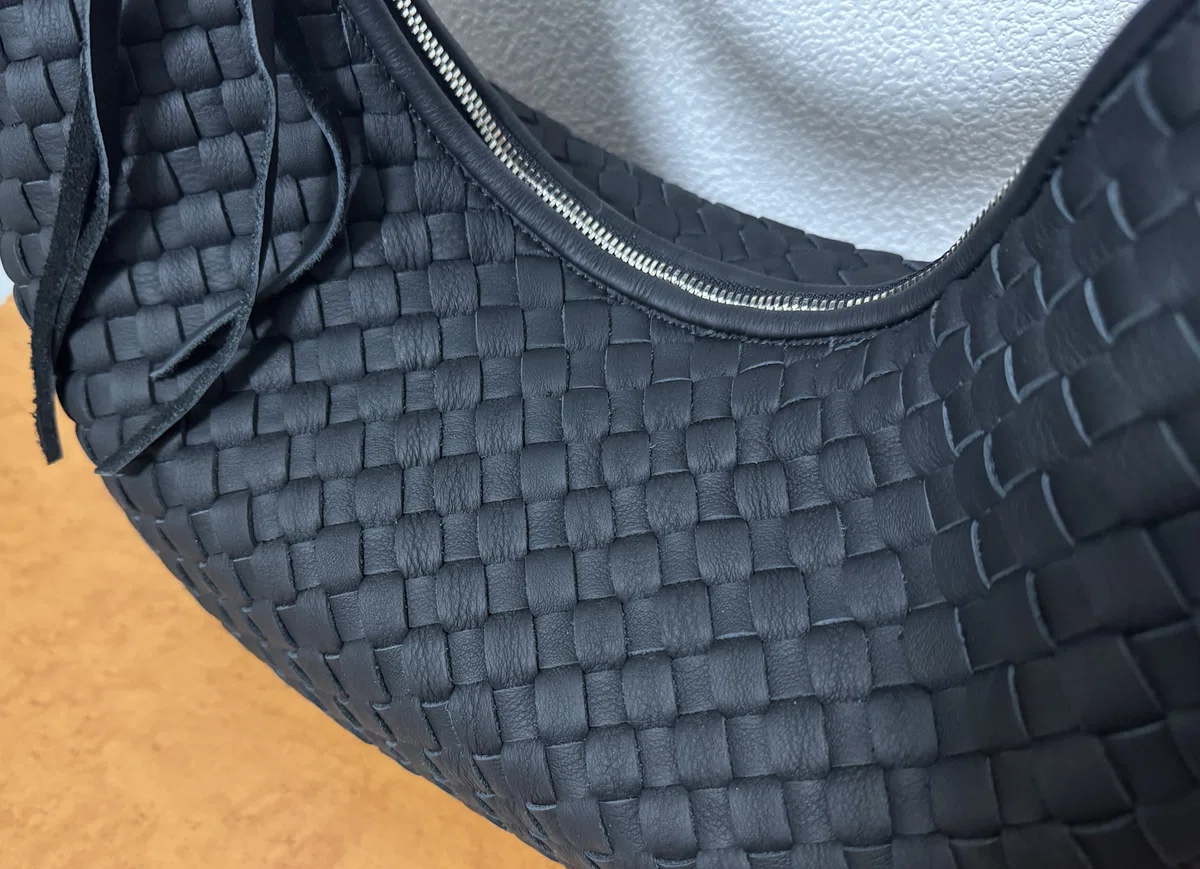 Llife] The popular bag that sold out in 1 minute | COW LEATHER 