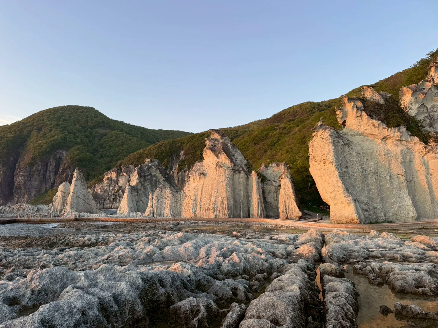青森】「仏ヶ浦」は2年越しのリベンジ！夕闇に染まる奇岩絶景