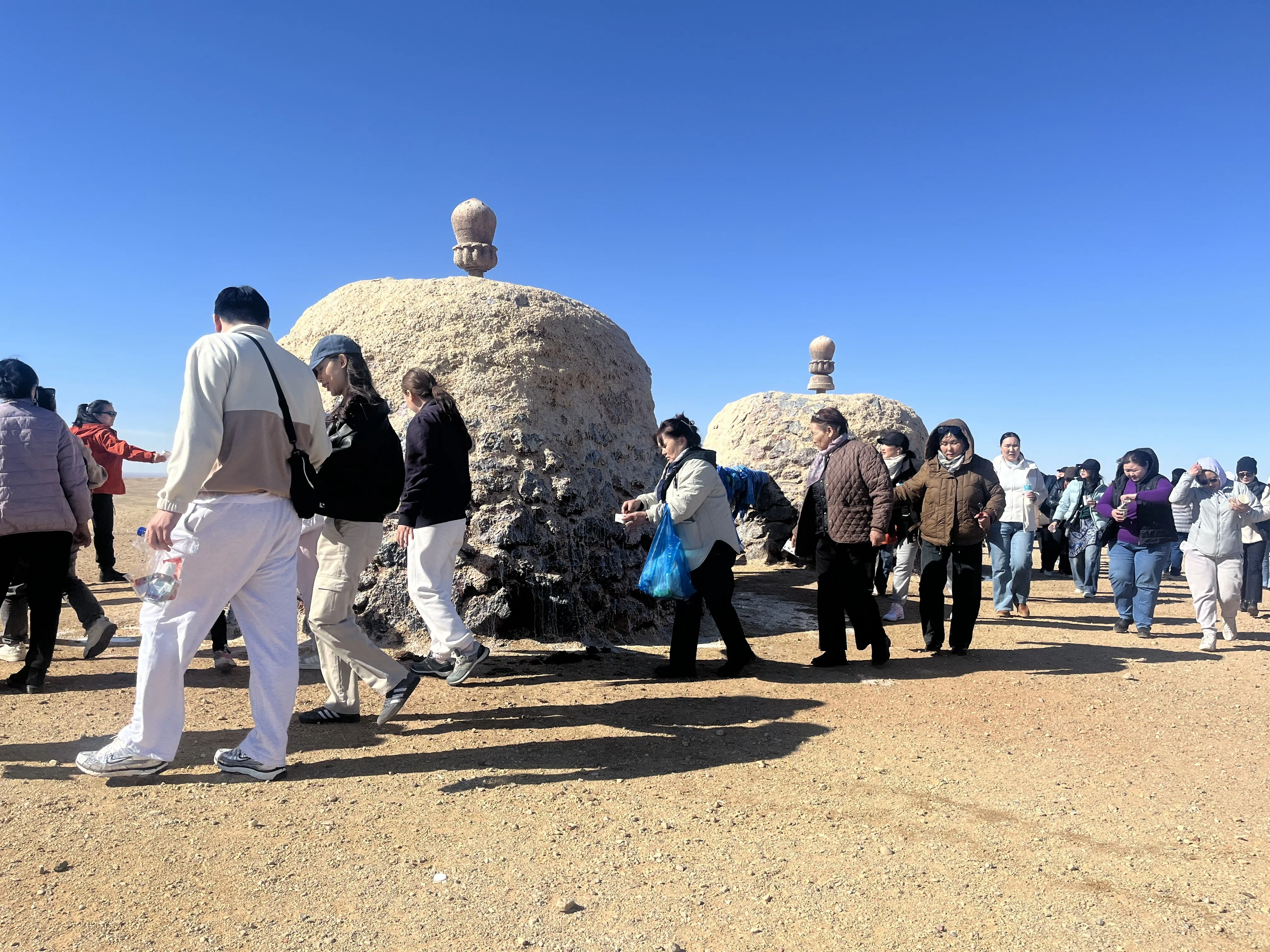 突然モンゴル人姉妹との相乗り旅が始まった｜パワースポット サイン