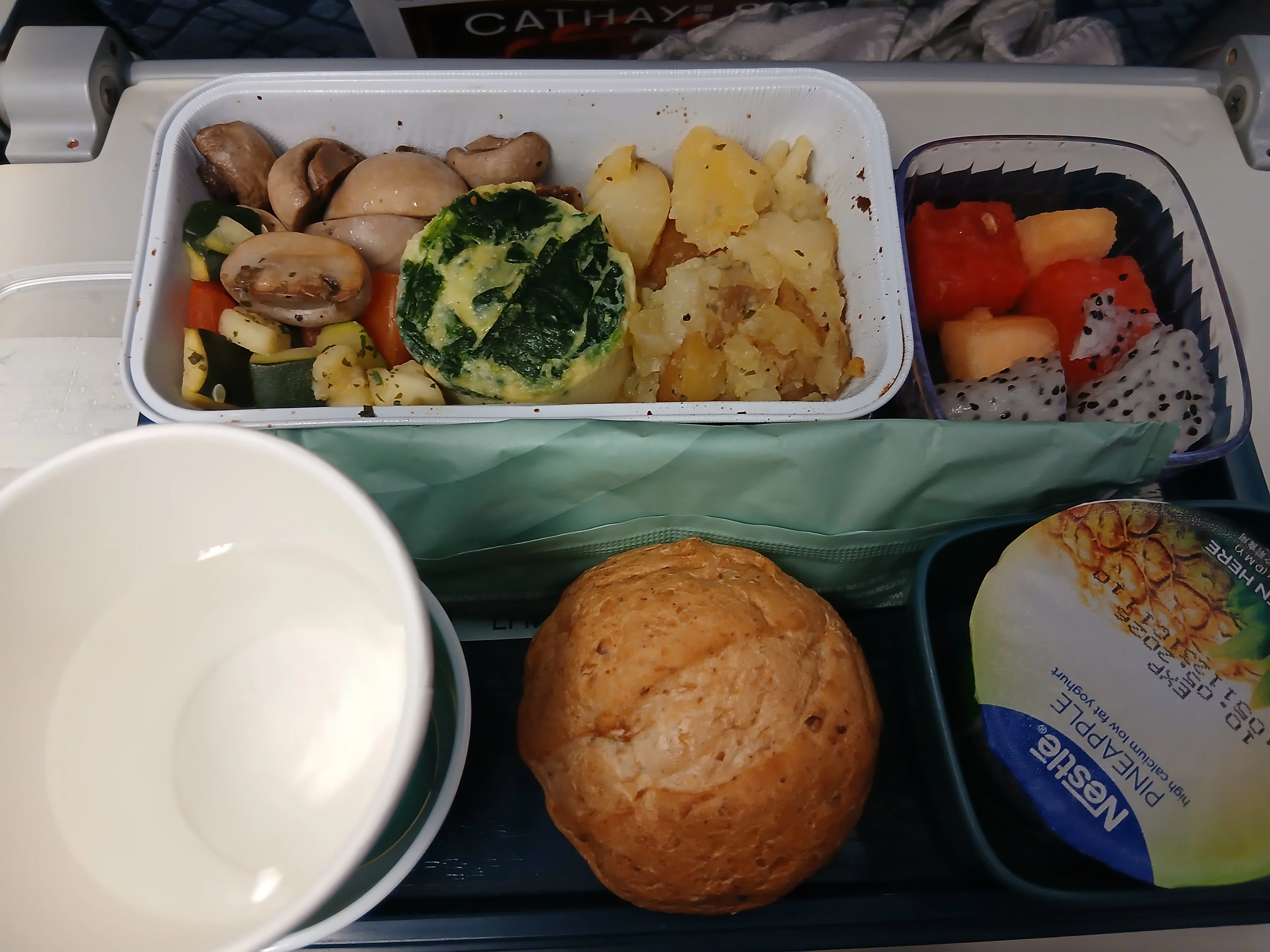 キャセイパシフィック航空の機内食(と乗り継ぎで食べたもの)2026年 キャセイパシフィック航空の機内食(と乗り継ぎで食べたもの)2026年
