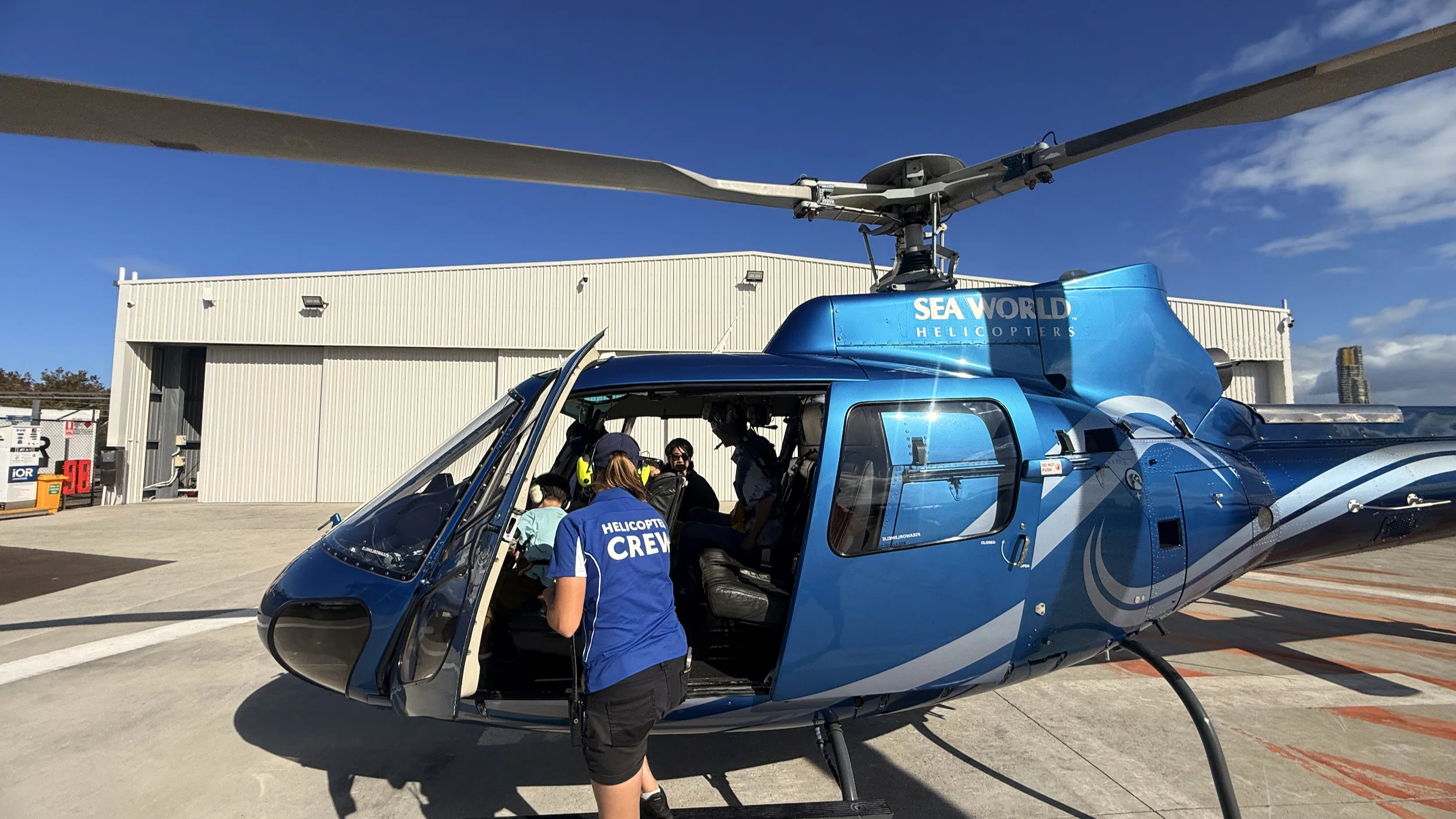 航空機・ヘリコプター Sky Blue AIRCRAFT OF THE WORLD The story of the day I rode a helicopter for the first time in my