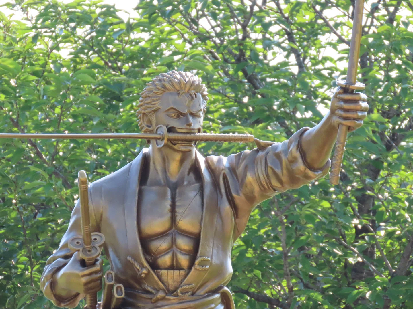 アフリカ製　木製彫刻 人物像 杖を持つ 熊本一人旅のおまけ。ONE PIECE「復興支援像」を巡ってきた｜Makida Yuuya