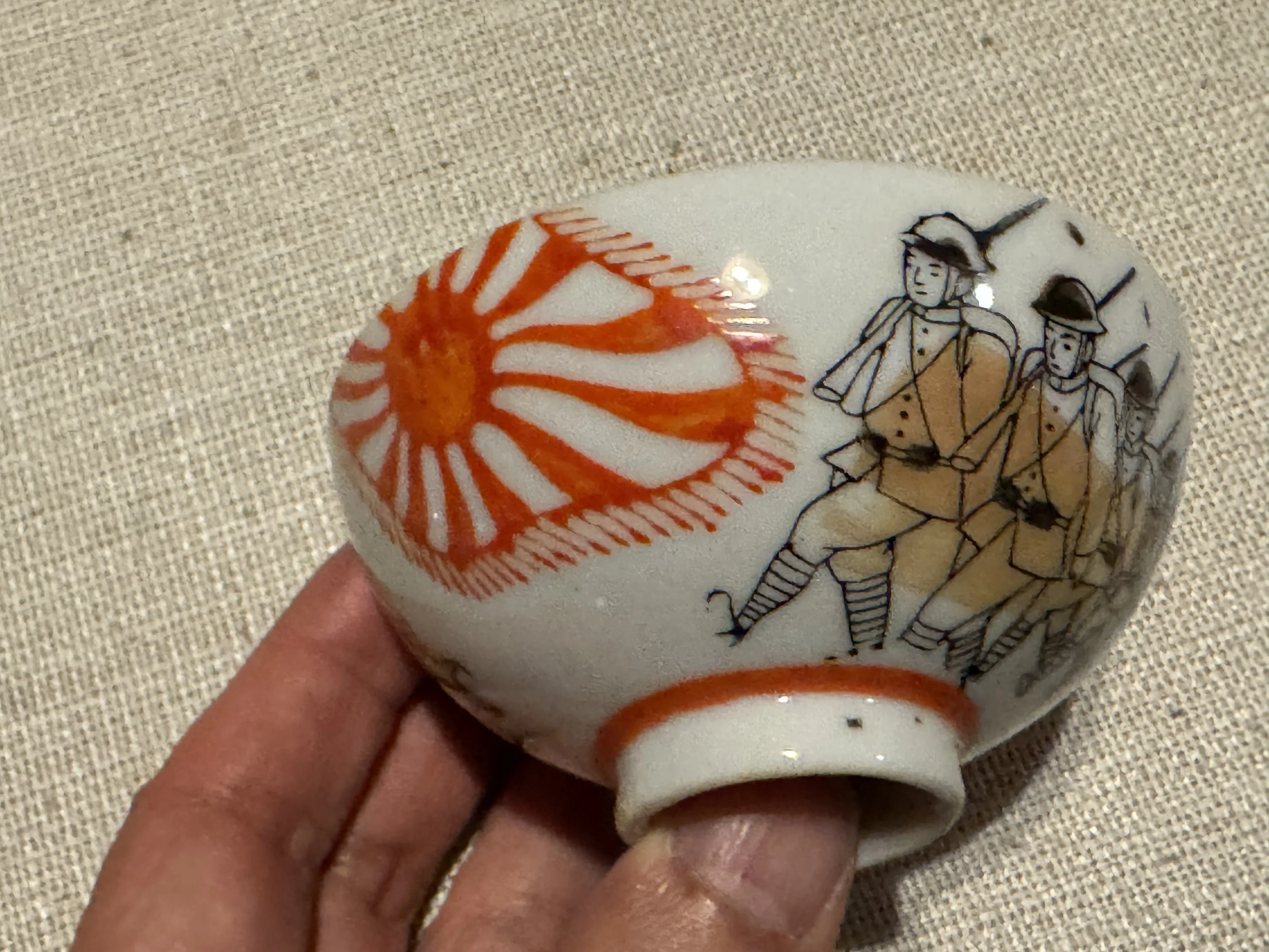 戦時下の一品＞日章旗、旭日旗と軍隊の茶碗を集めましたー壊したら国旗