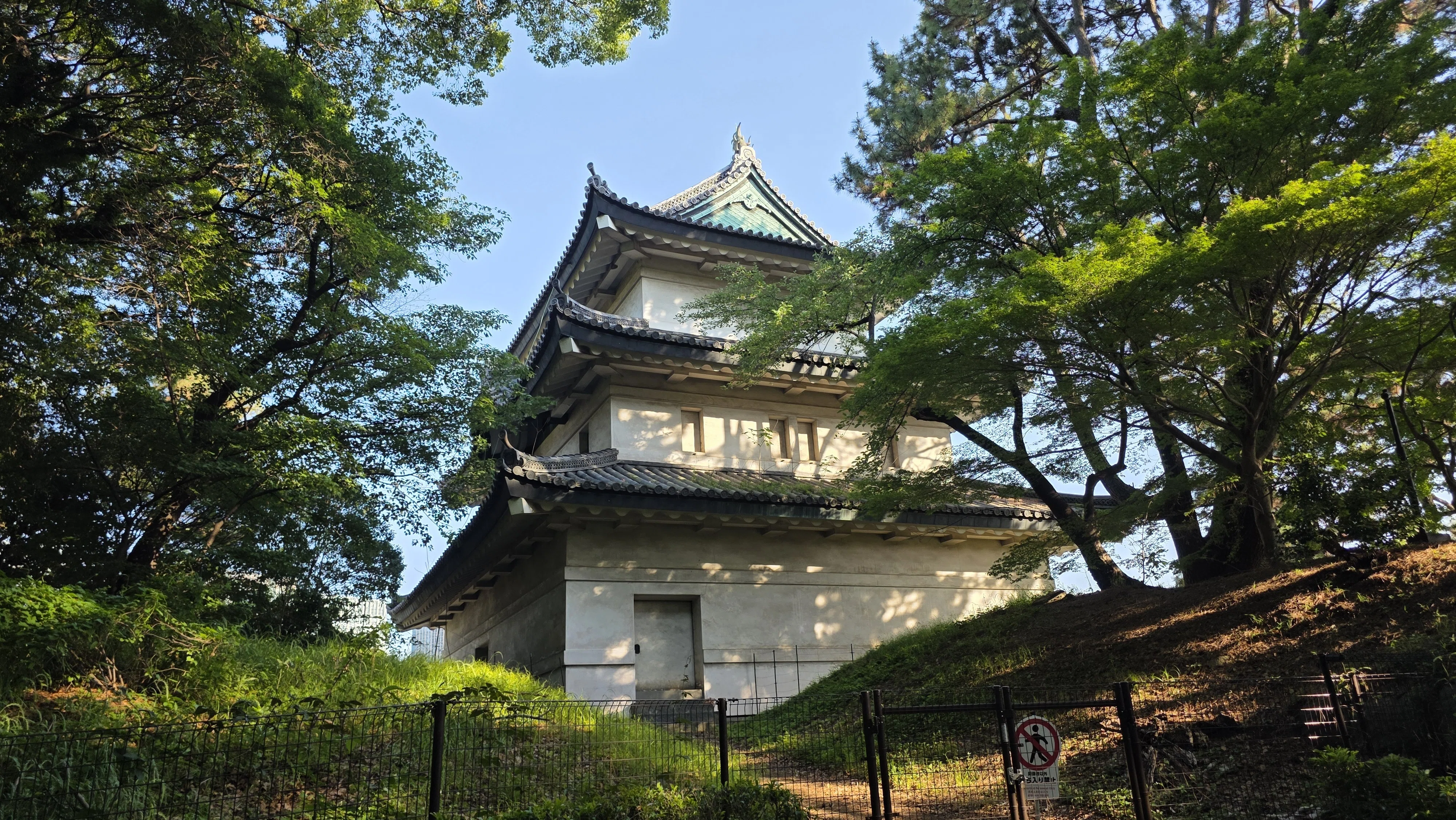 皇居内を散策してみた】皇居一般参観ツアーと東御苑散策！皇居を満喫
