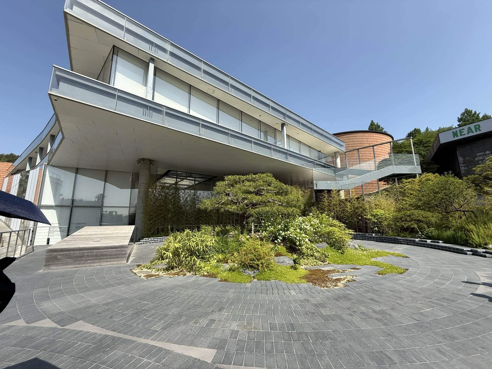 The Afternoon in Seoul Where 'I' Dissolve — An Immersive