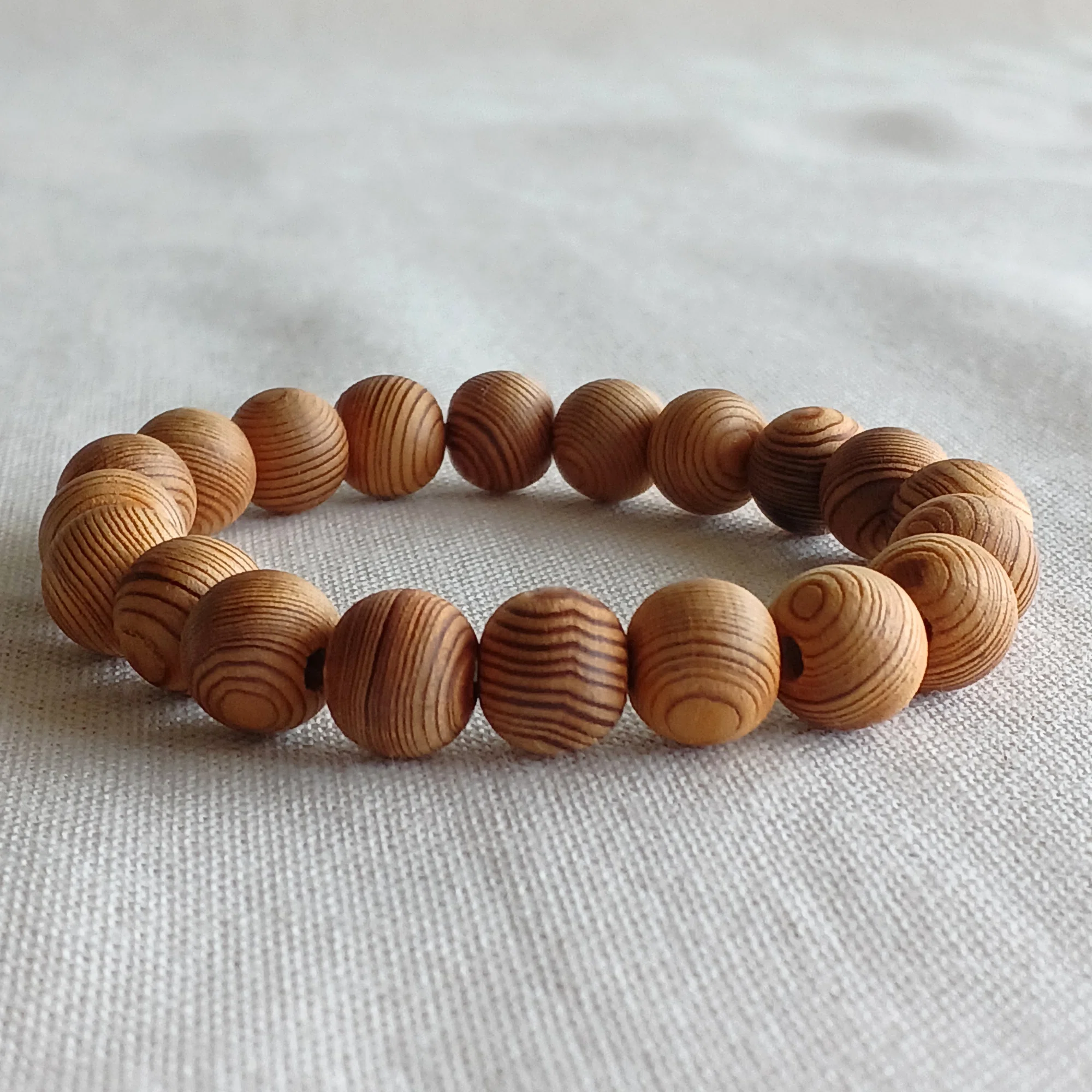 屋久杉ブレスレット 8mm・14cm｜深みのある木目と静かな存在感【B9 