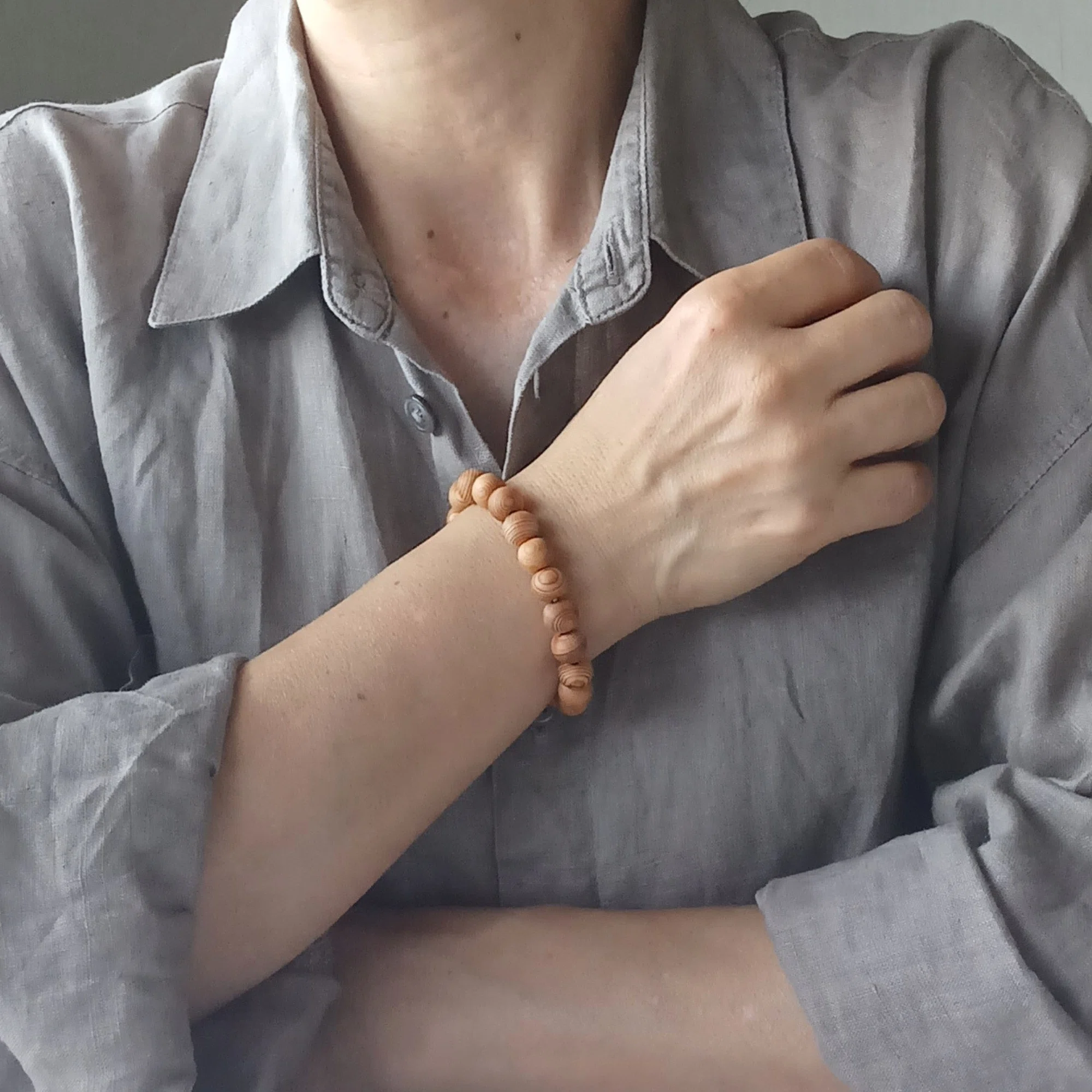 屋久杉ブレスレット 8mm・14cm｜深みのある木目と静かな存在感【B9