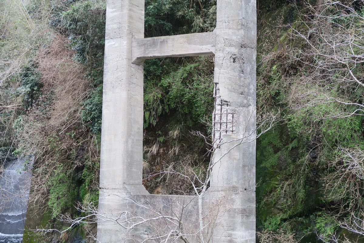 千葉県 正木1号橋 橋脚破損部分