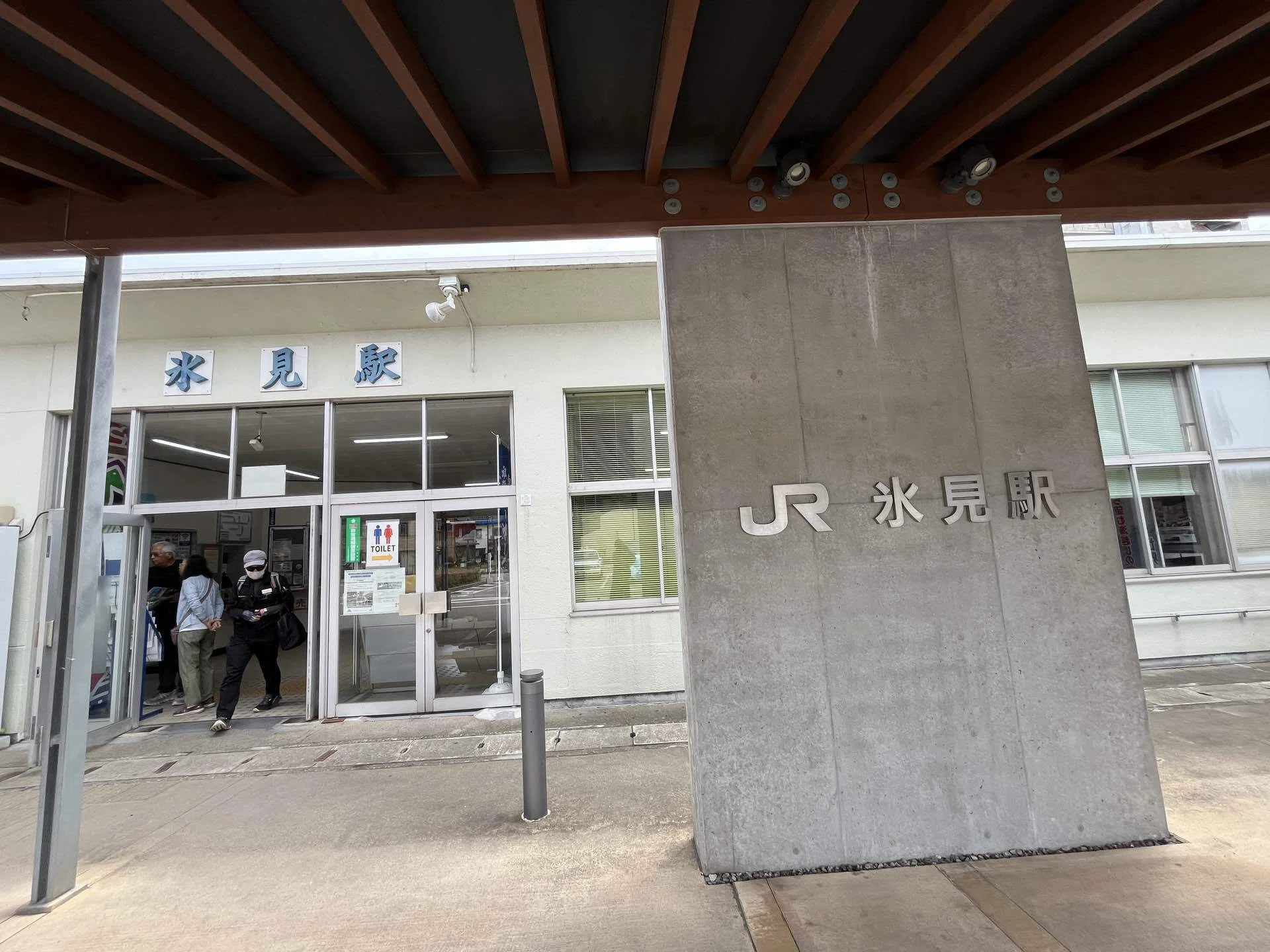 飲んで、歩いて、木彫り展。氷見・高岡へ行ってきました｜メン吉