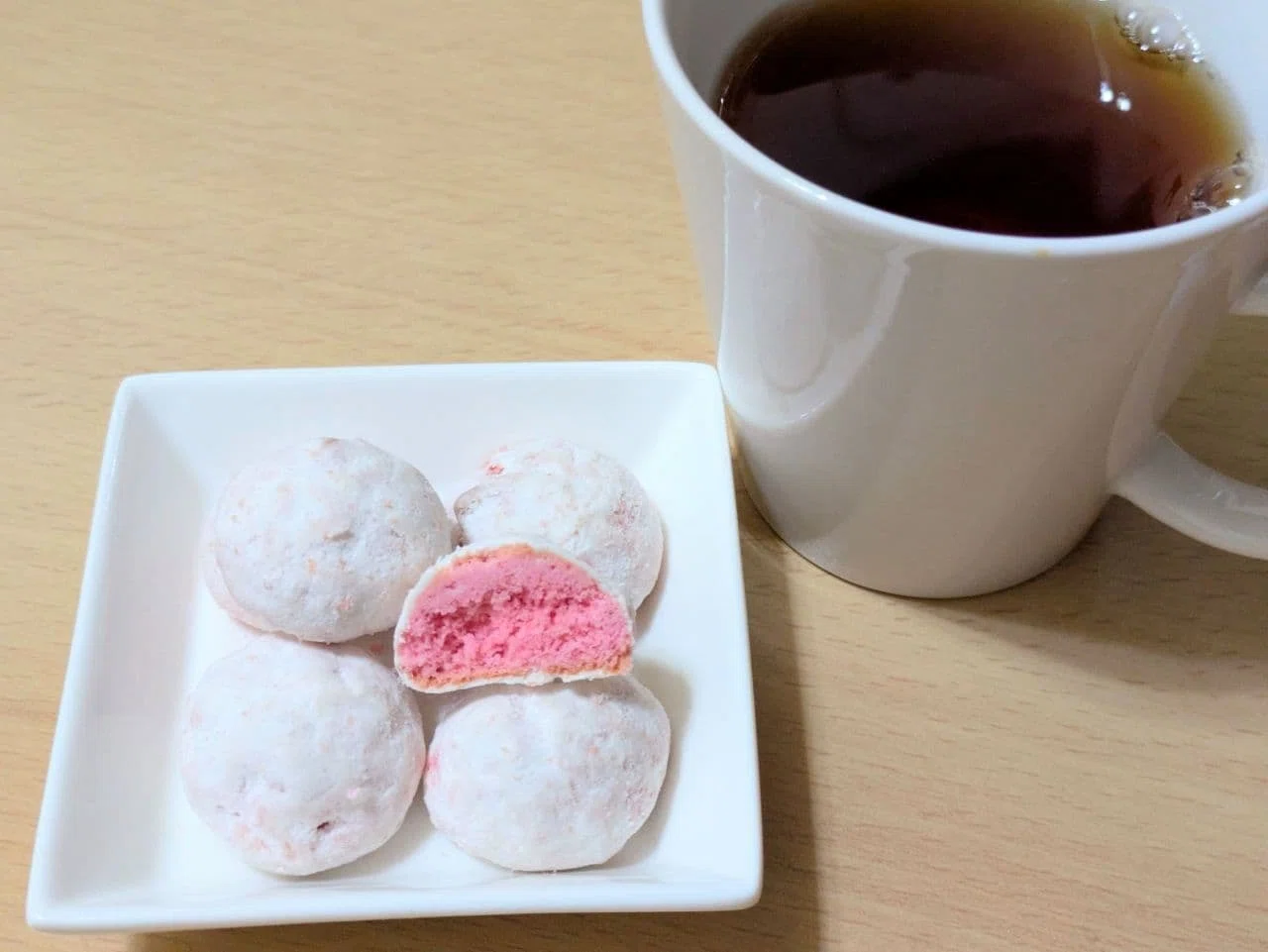 さくっ、シュワッが美味しい、スノーボールクッキー（ストロベリー