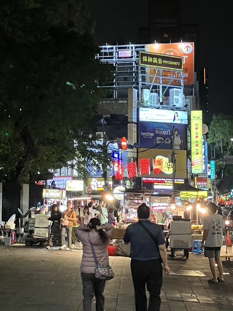 台湾旅行記② 八角の香る夜の街、寧夏夜市と方家鶏肉飯で味わう