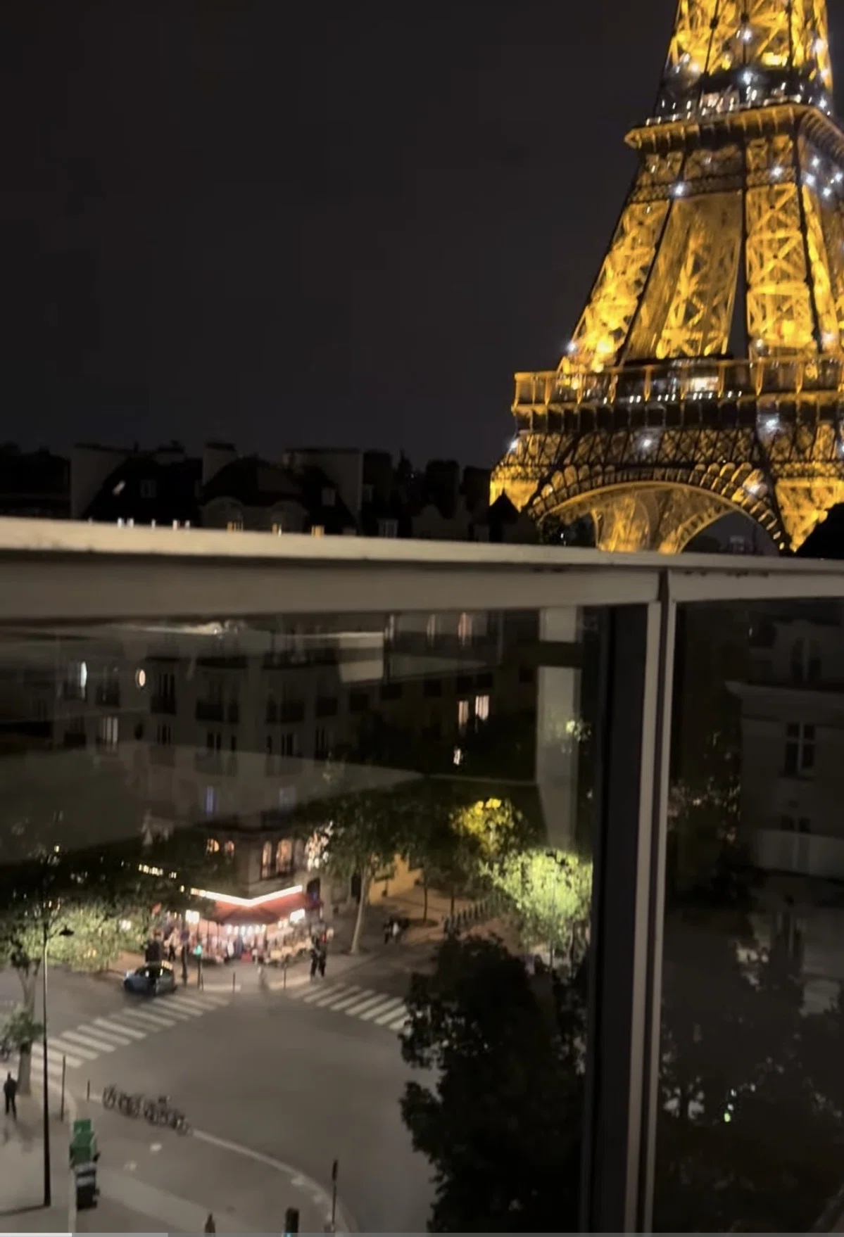 フランス🇫🇷パリ】エッフェル塔のシャンパンフラッシュホテルから