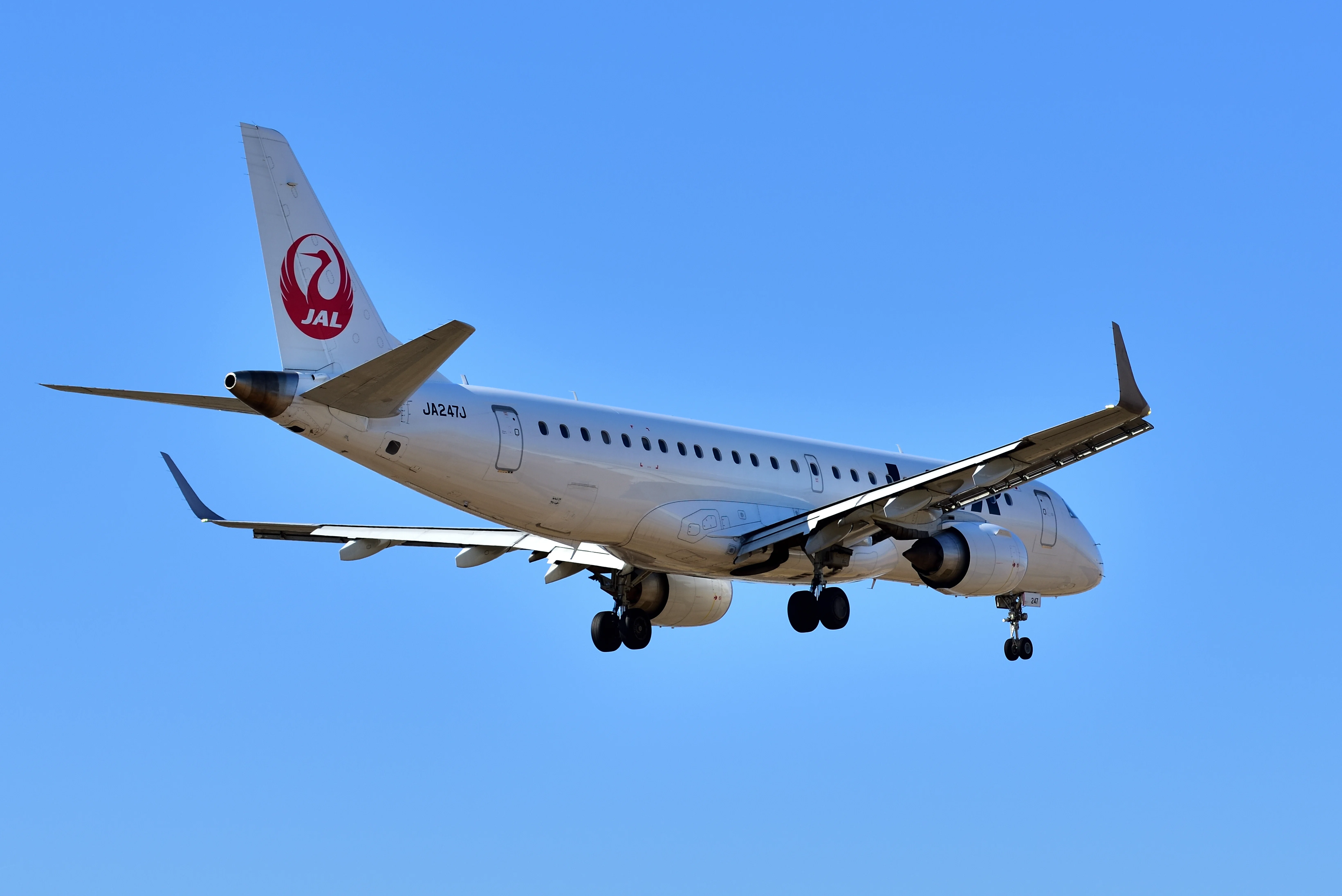 エンブラエルERJ-190-100（E190STD）｜光と風のアルバム